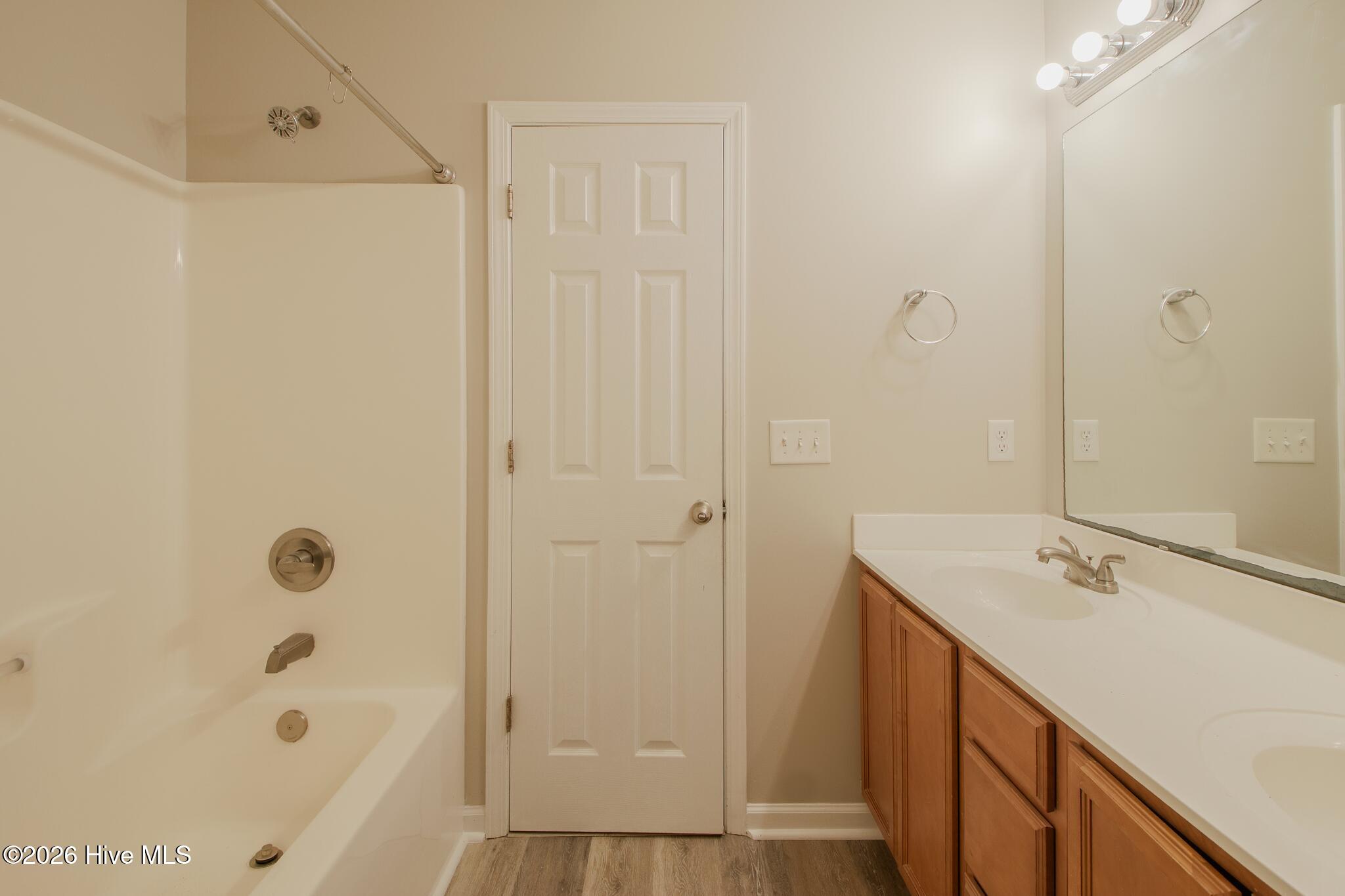 100522073 | Photo 26