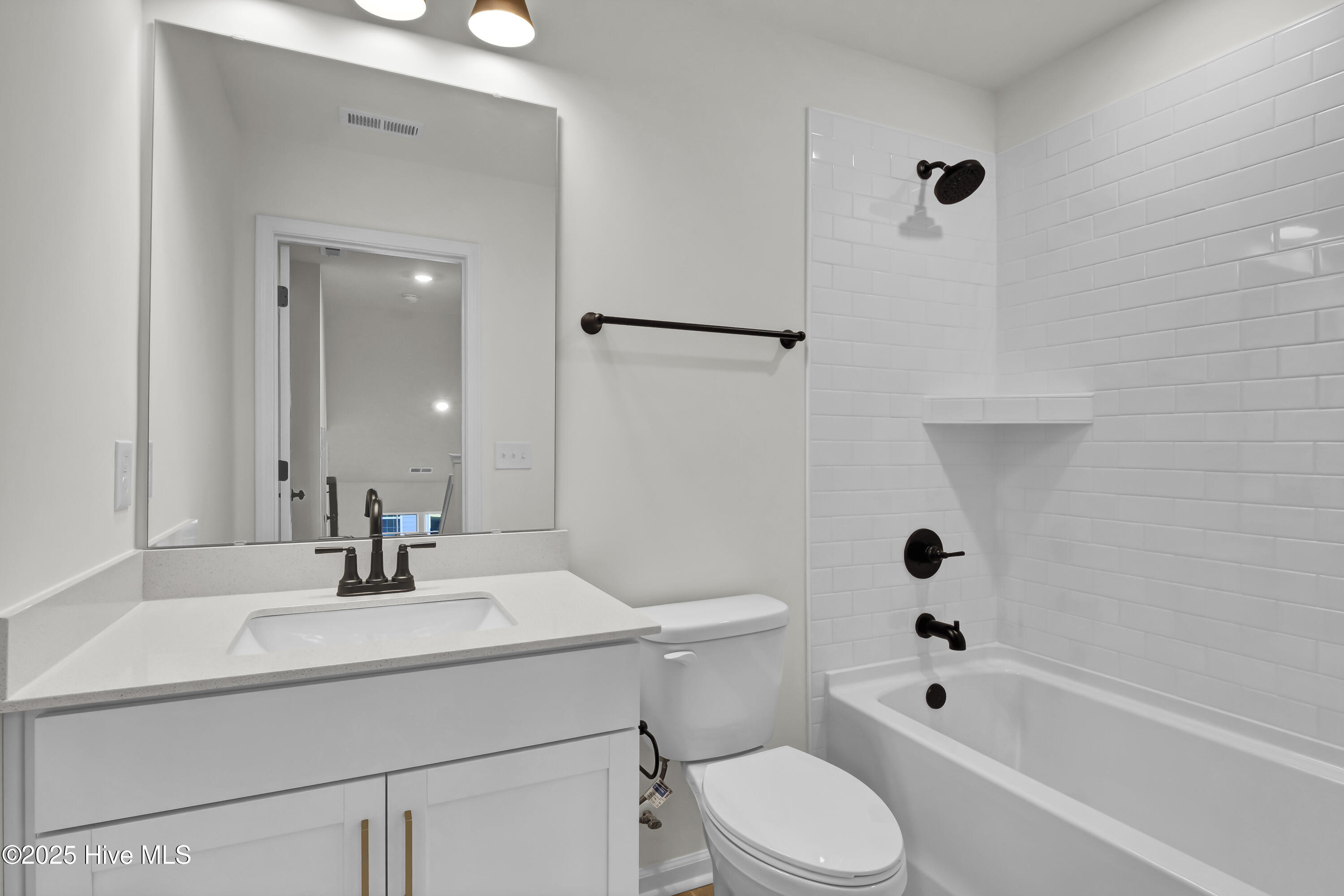 100518803 | Photo 23