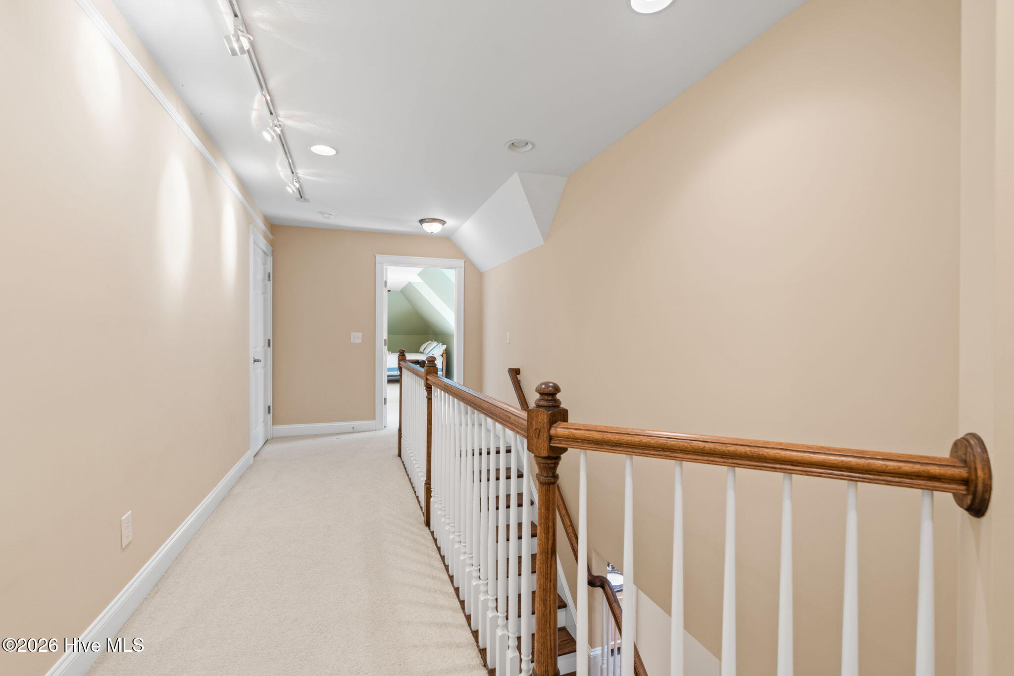 100564903 | Photo 47