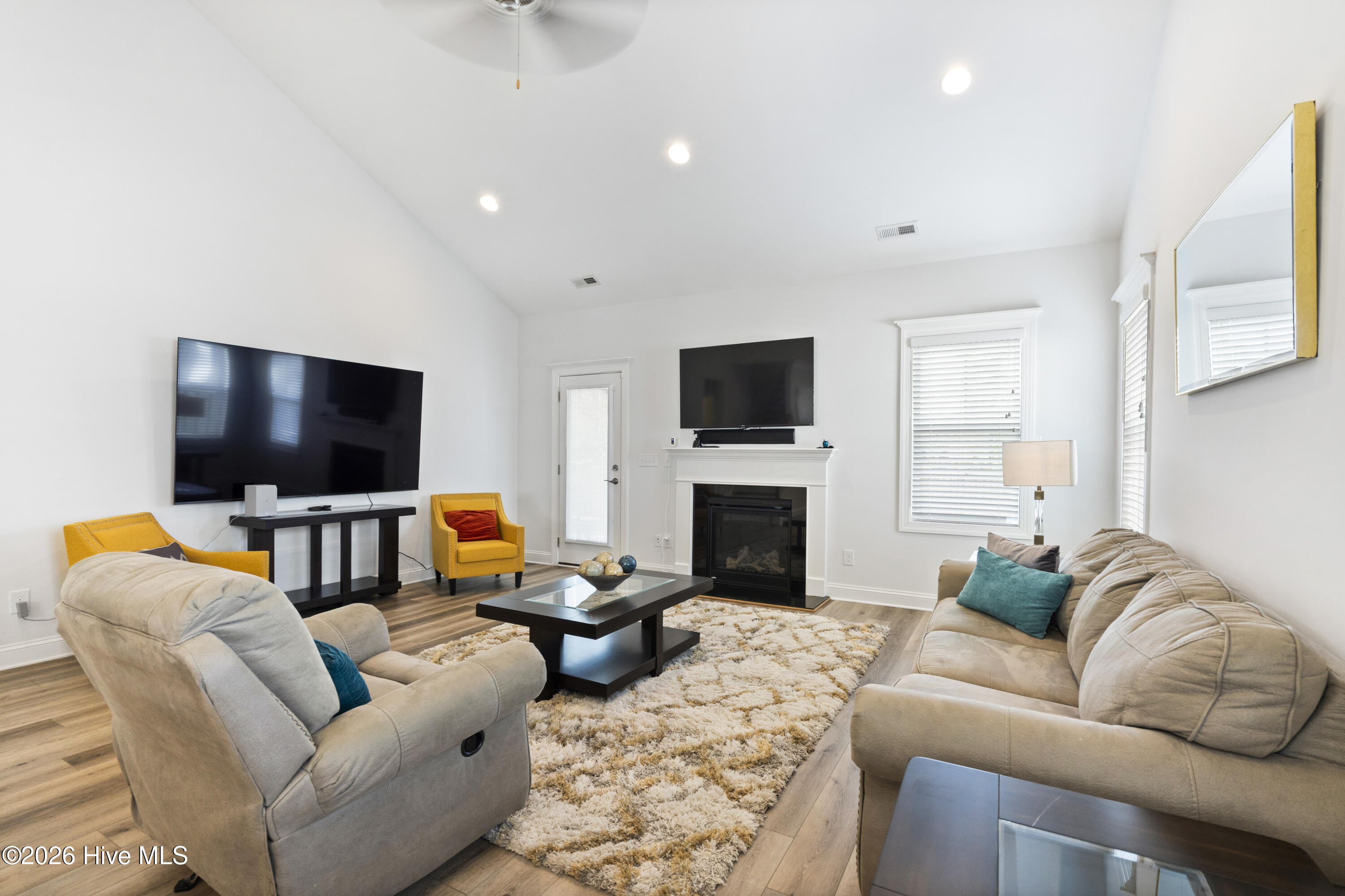 100554092 | Photo 12