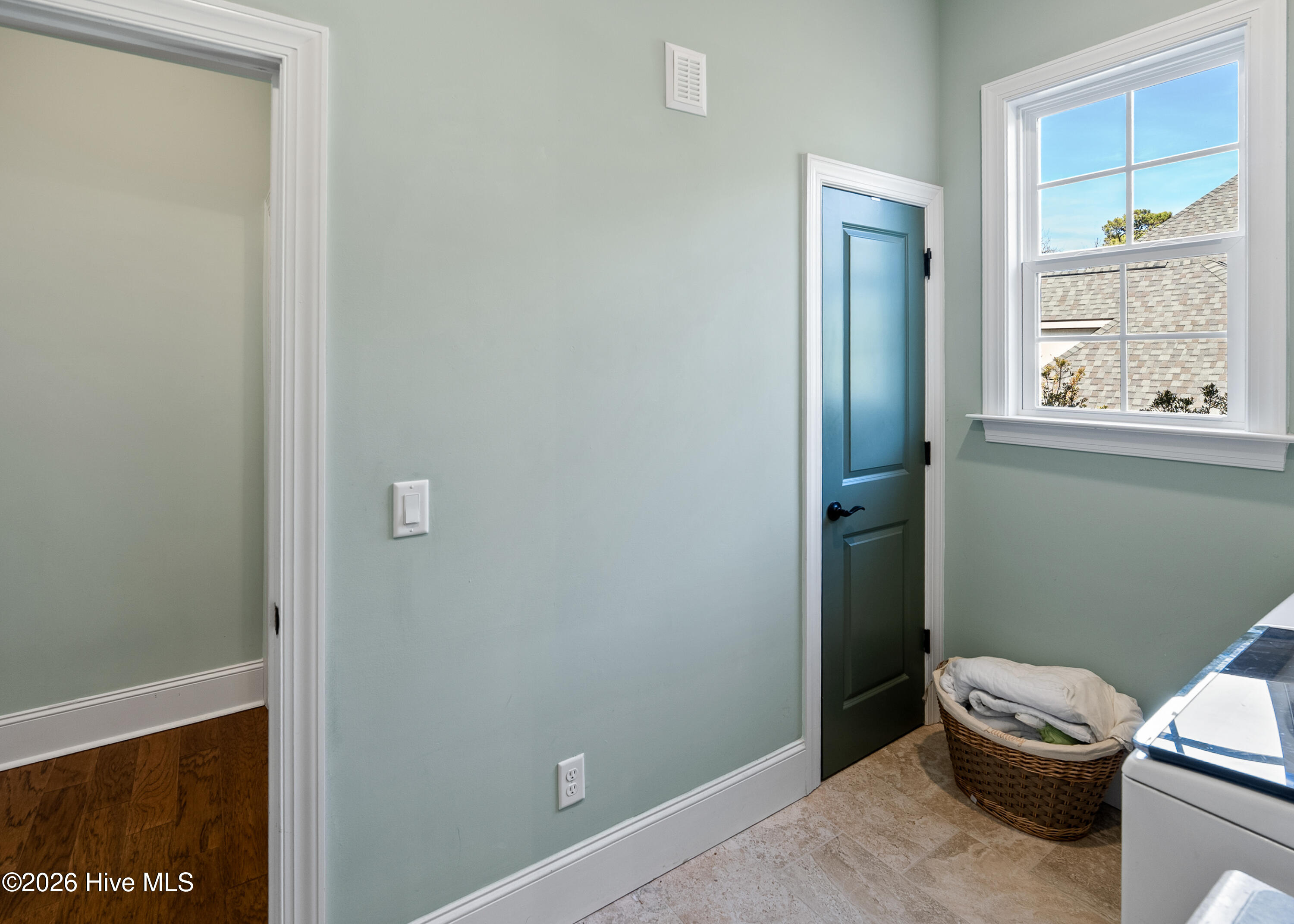 100550882 | Photo 33