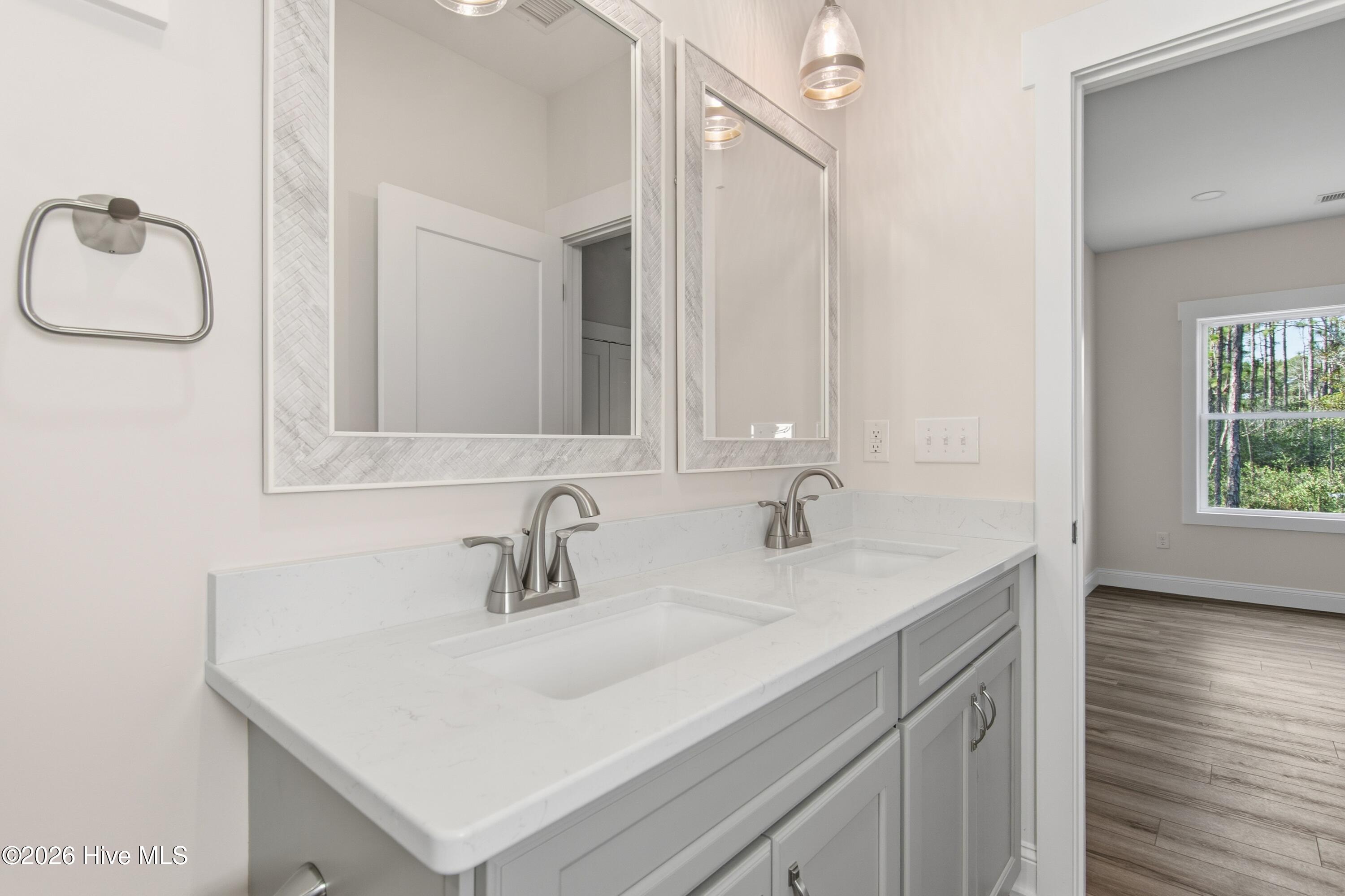 100548446 | Photo 19