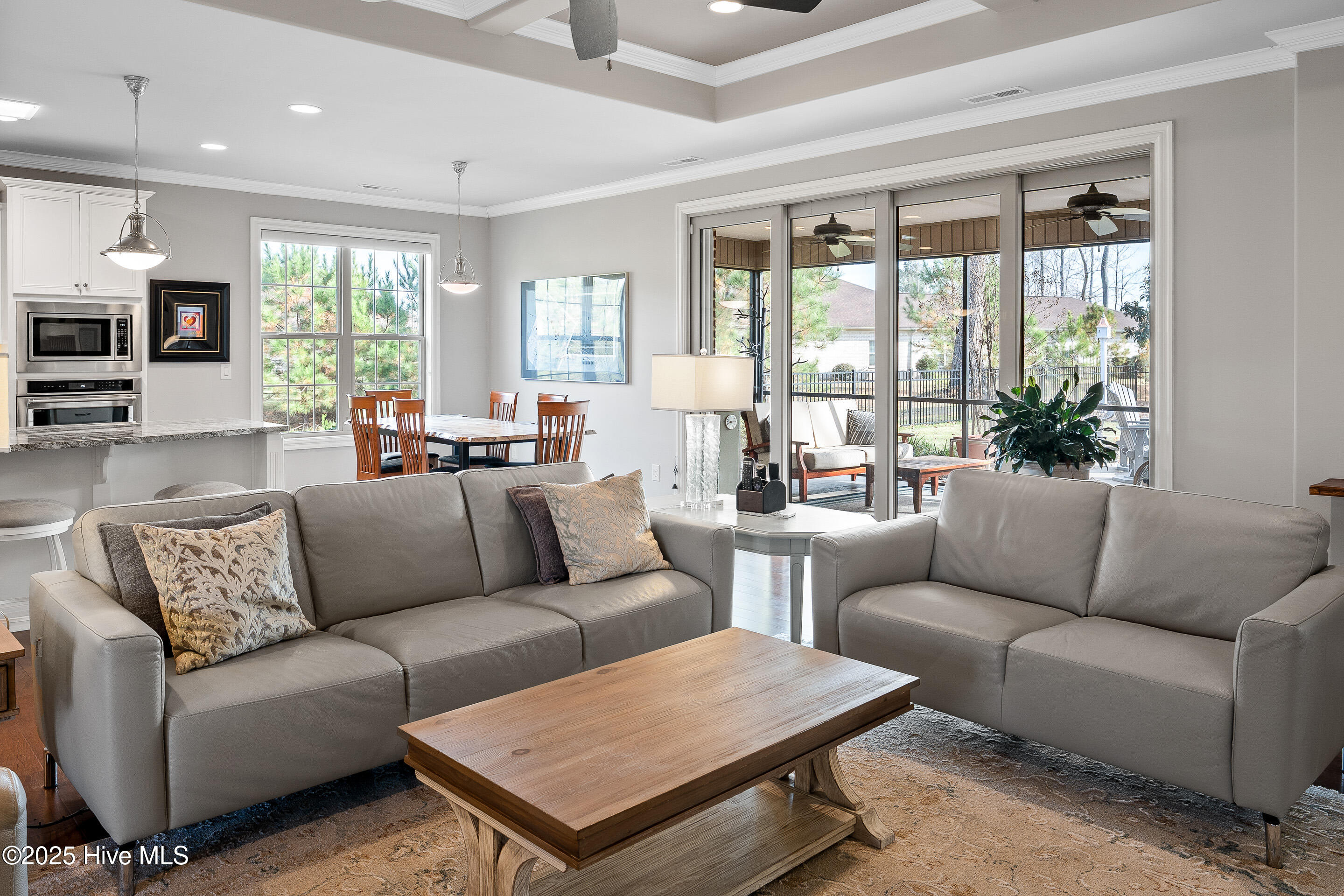 100542955 | Photo 13