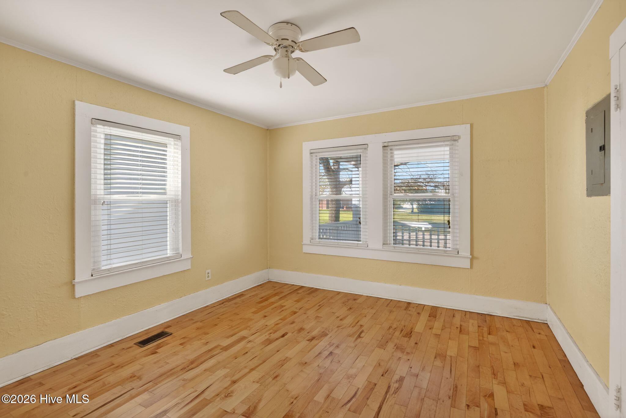 100561378 | Photo 10