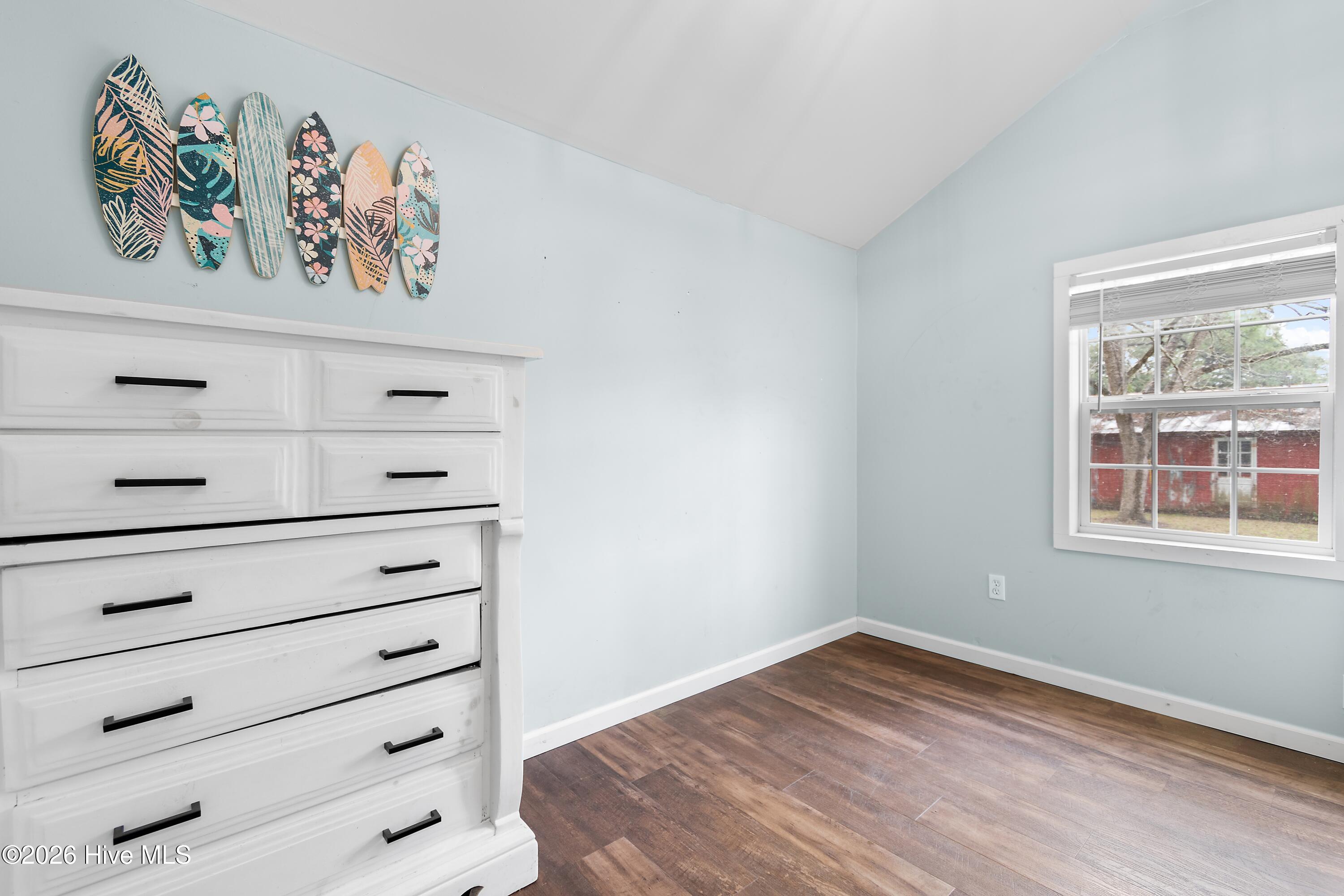 100553707 | Photo 15