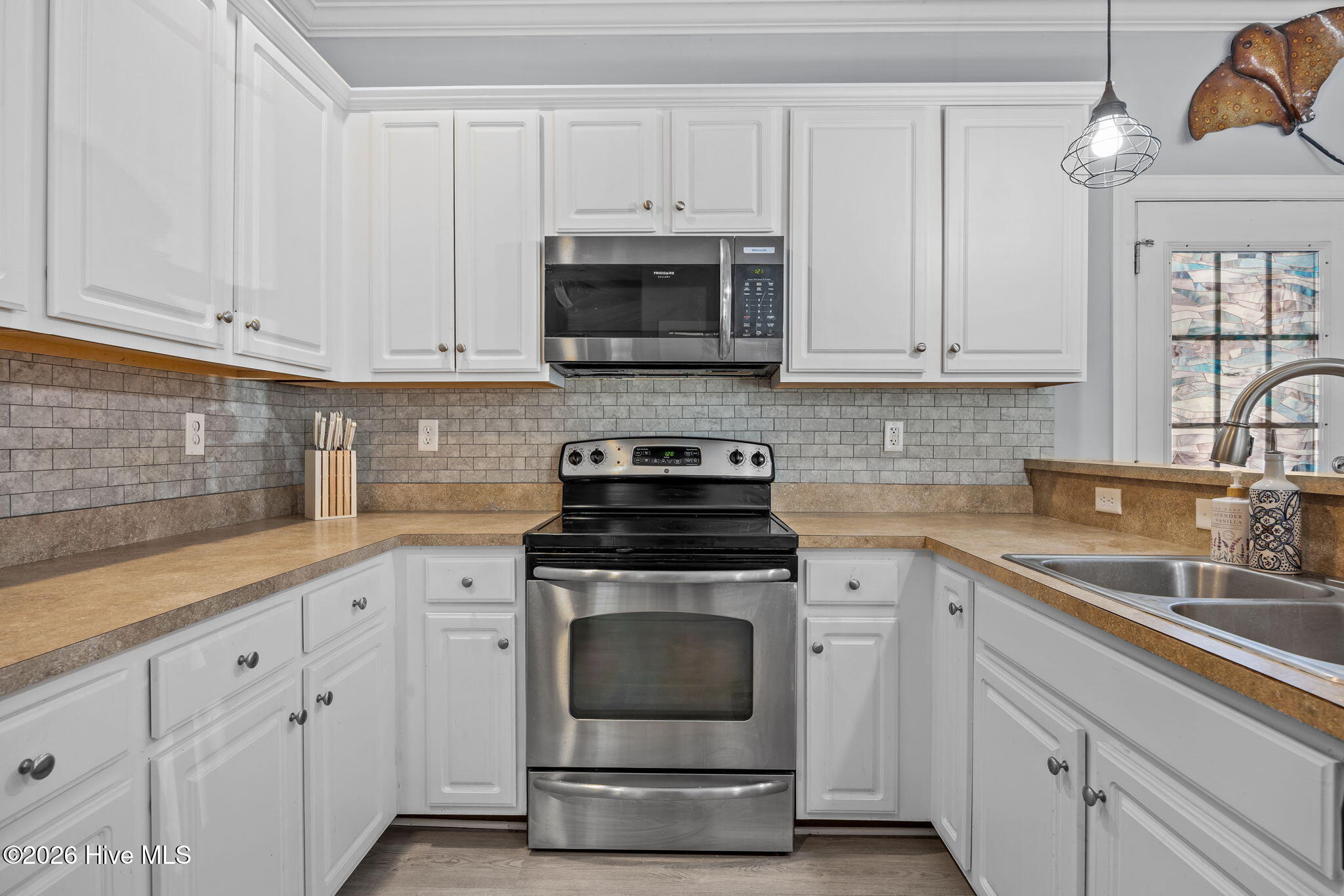 100548073 | Photo 15