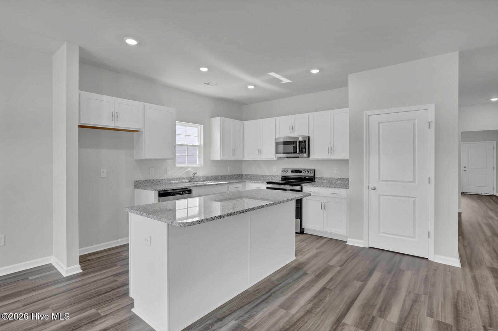 100550126 | Photo 18