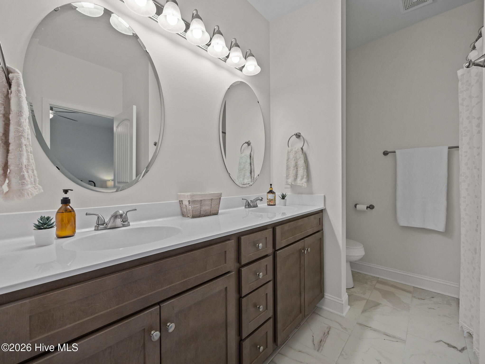 100569274 | Photo 20