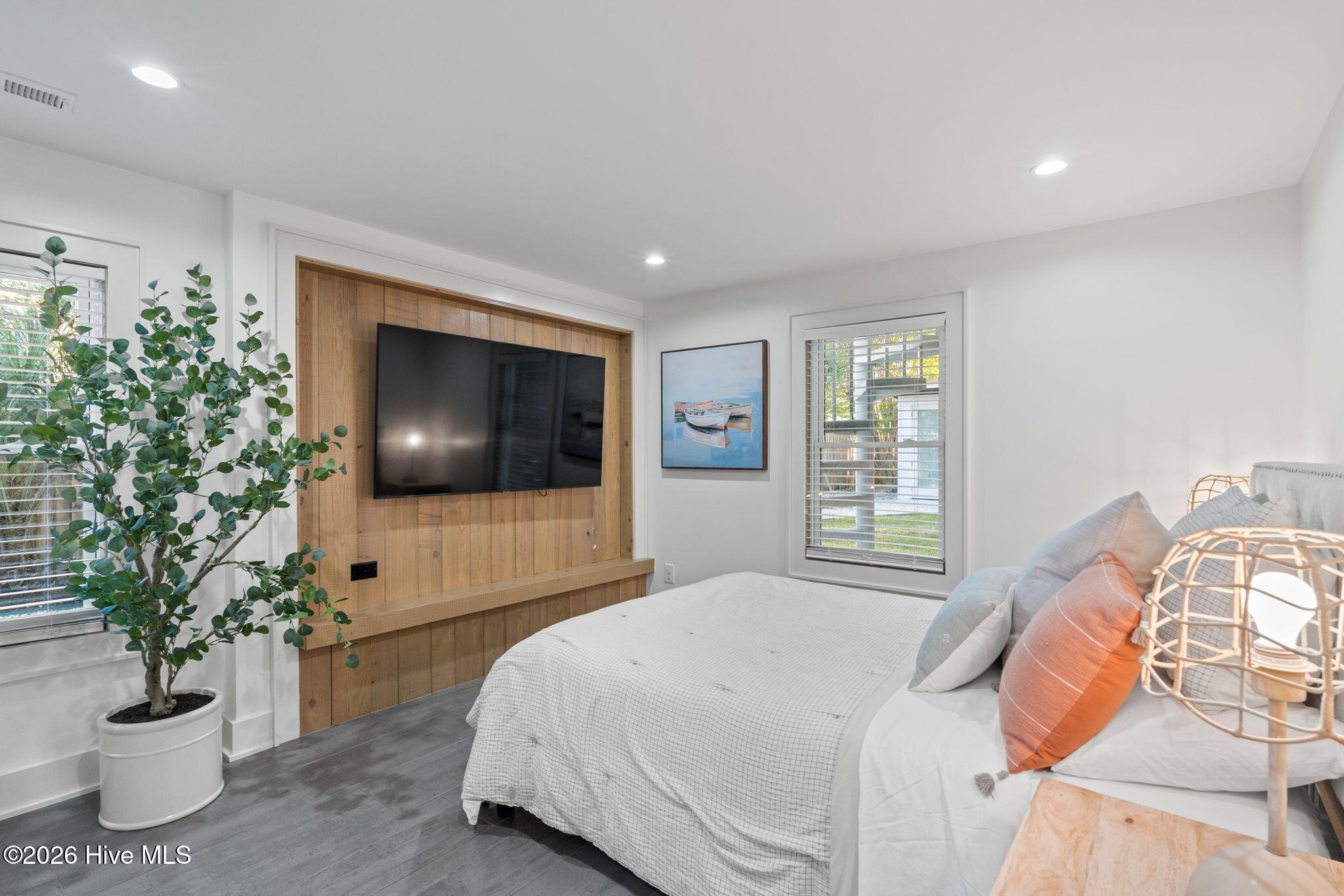 100565975 | Photo 27