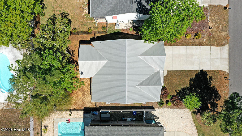 100568097 | Photo 35