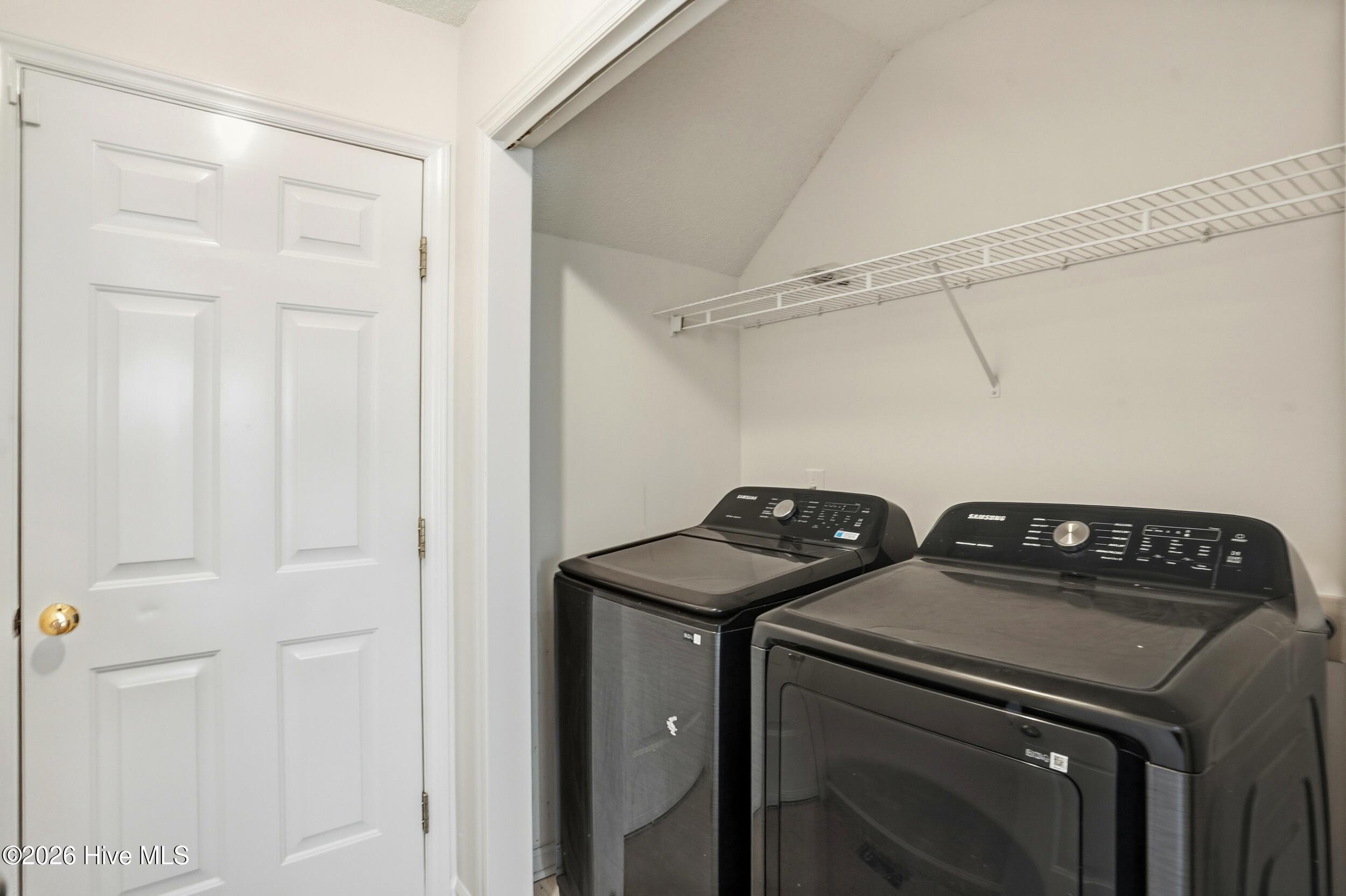 100553859 | Photo 32