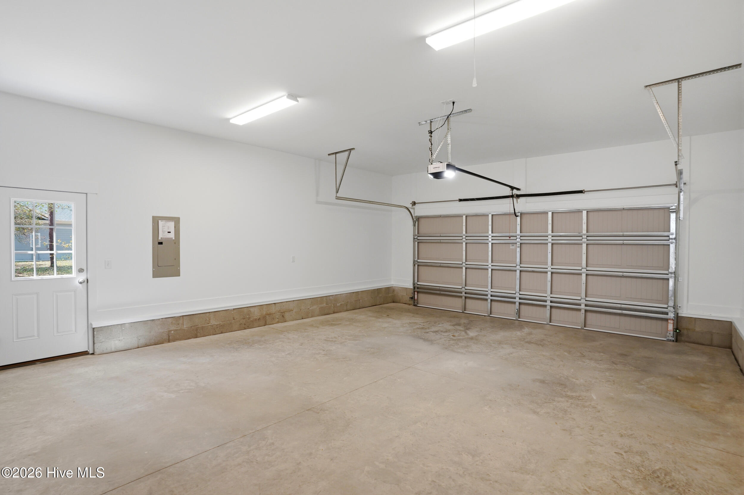 100556928 | Photo 36