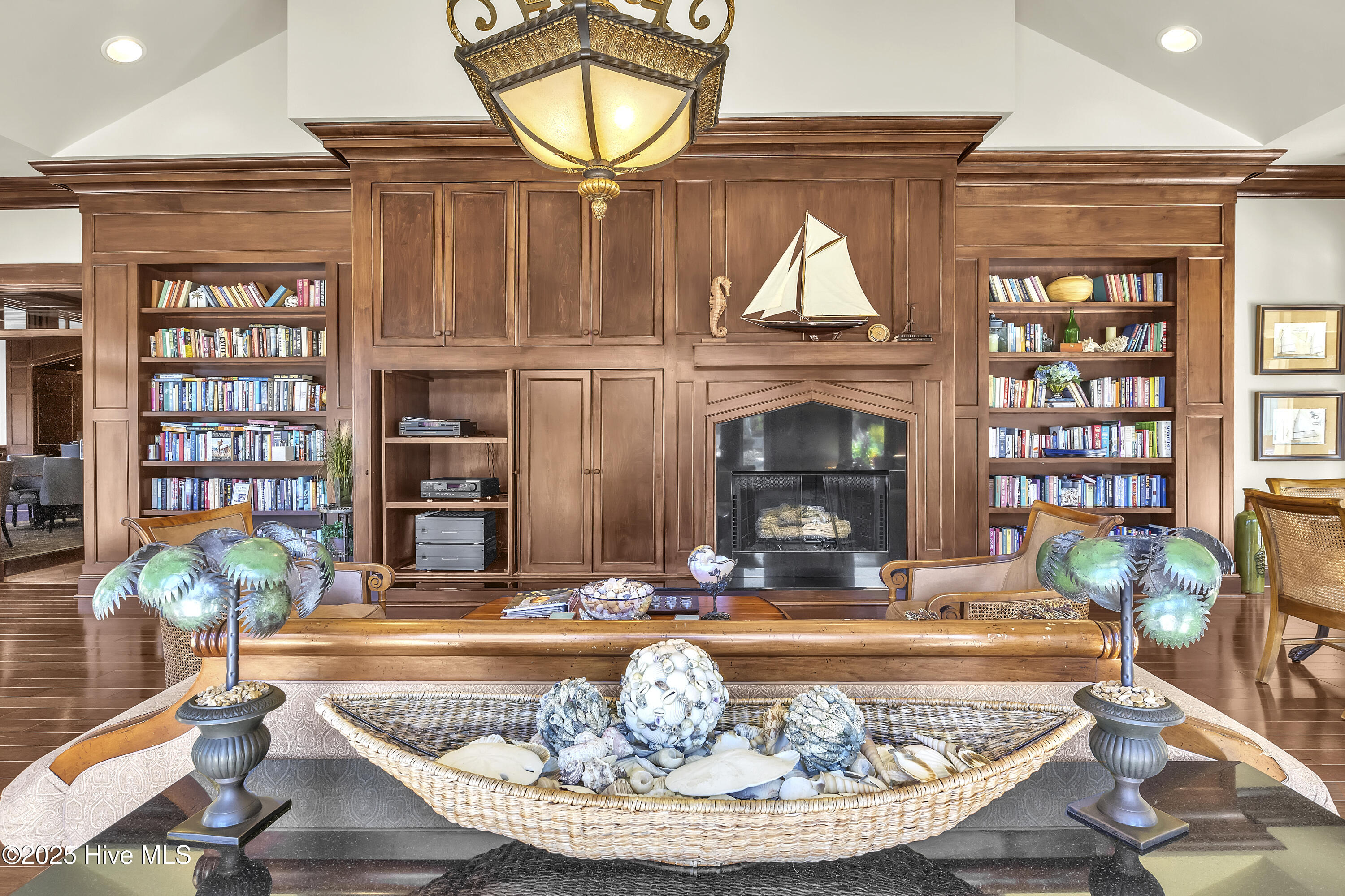 100541571 | Photo 36