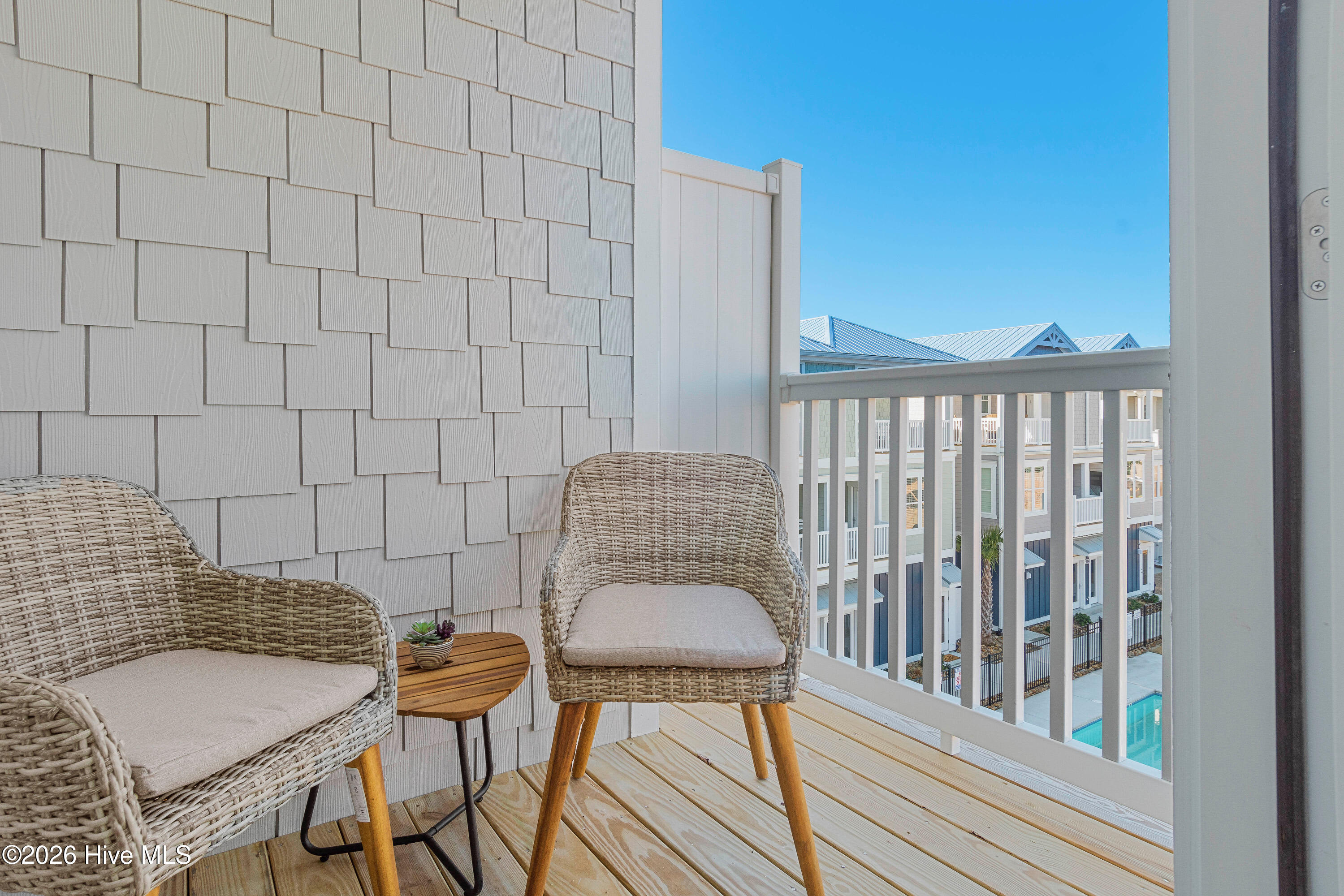 100565298 | Photo 17