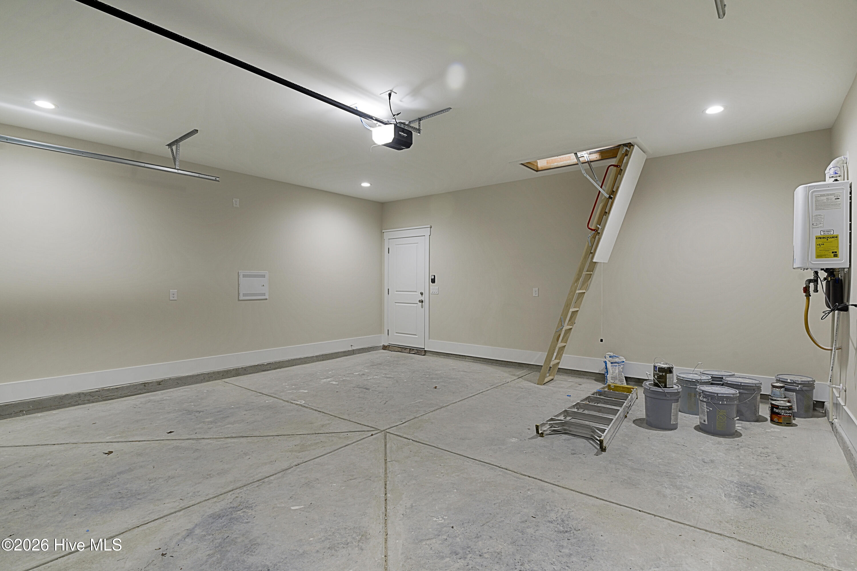 100547113 | Photo 46