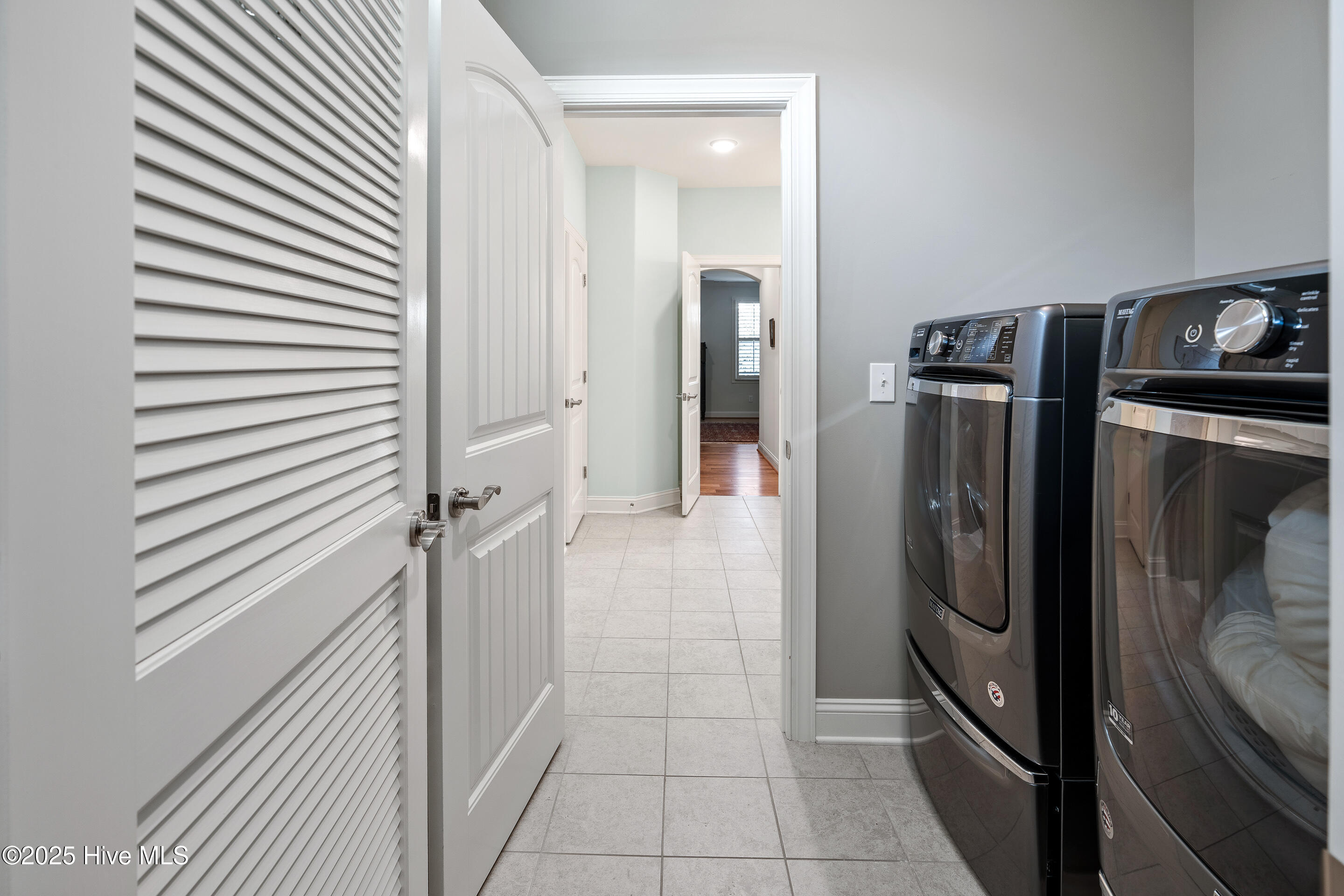 100543771 | Photo 34