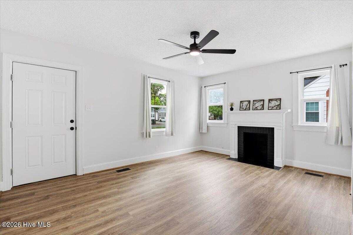 16-1313 Maple St-16