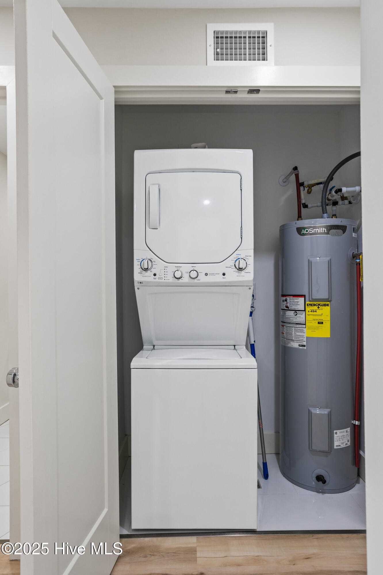 100523205 | Photo 31