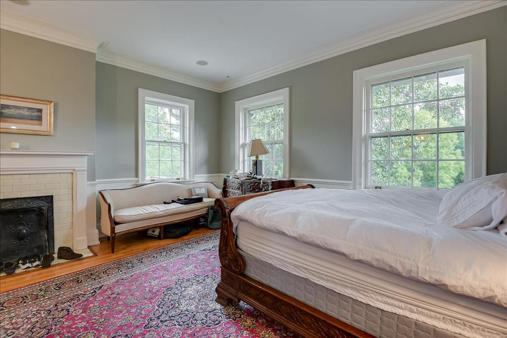 Second bedroom with fireplace