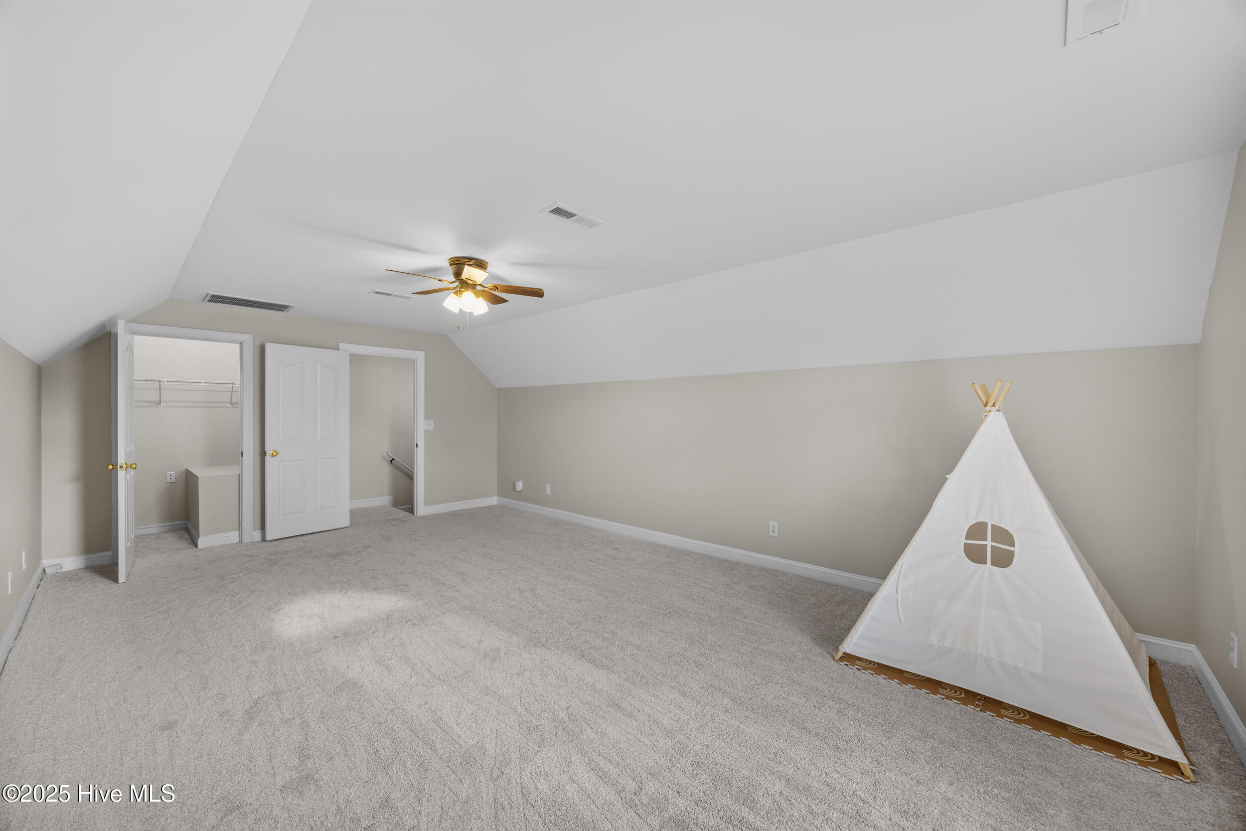 100543890 | Photo 35