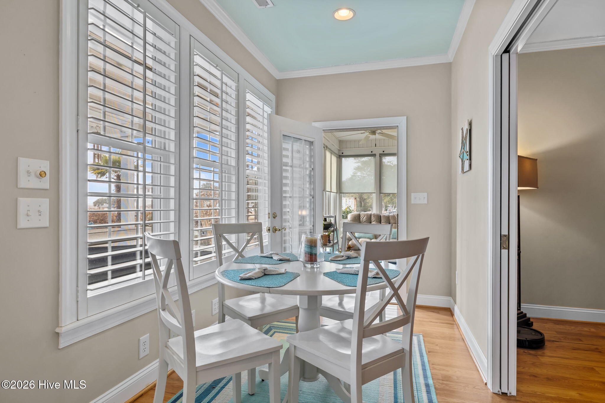 100555353 | Photo 30