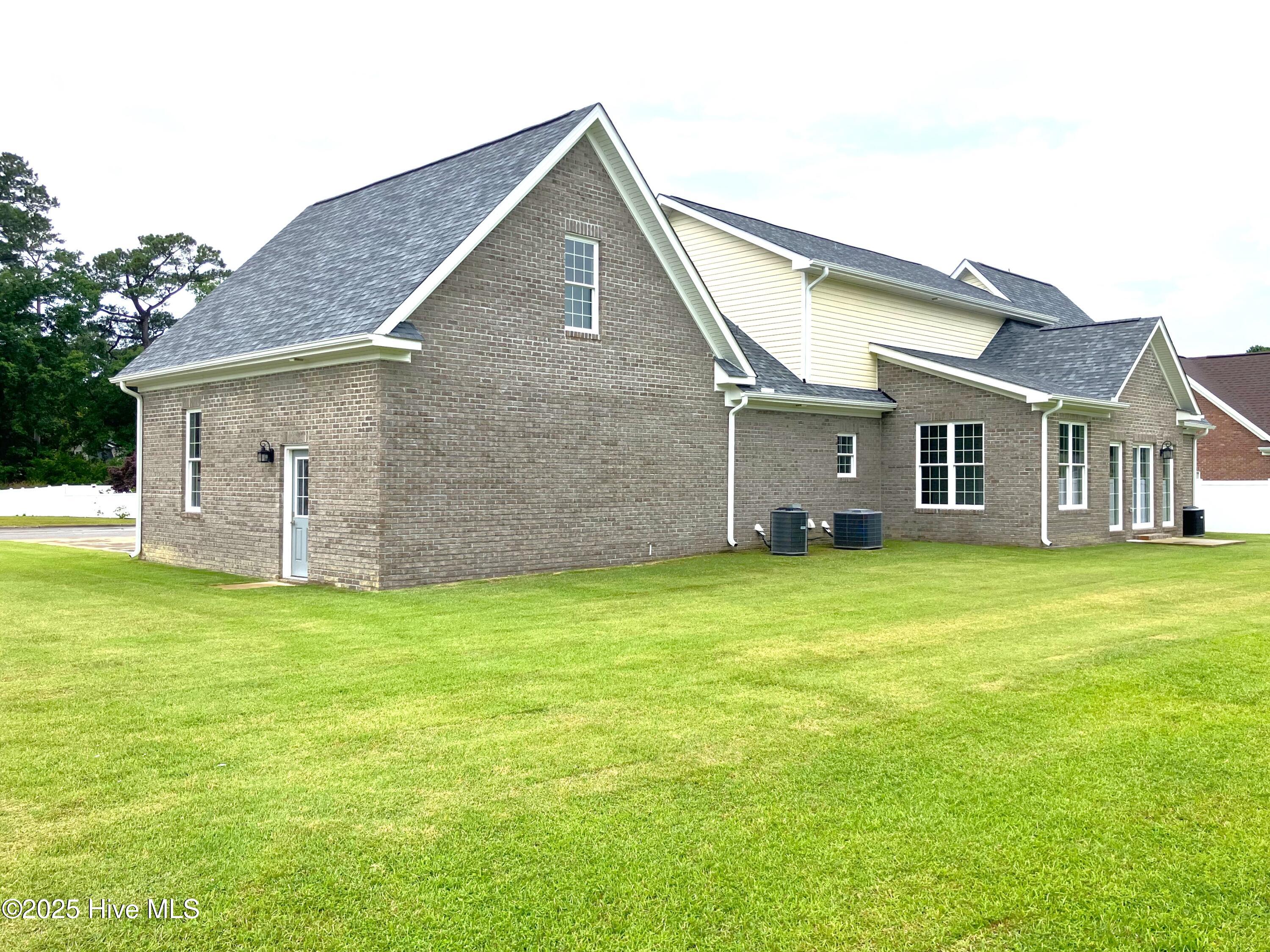 100514108 | Photo 27