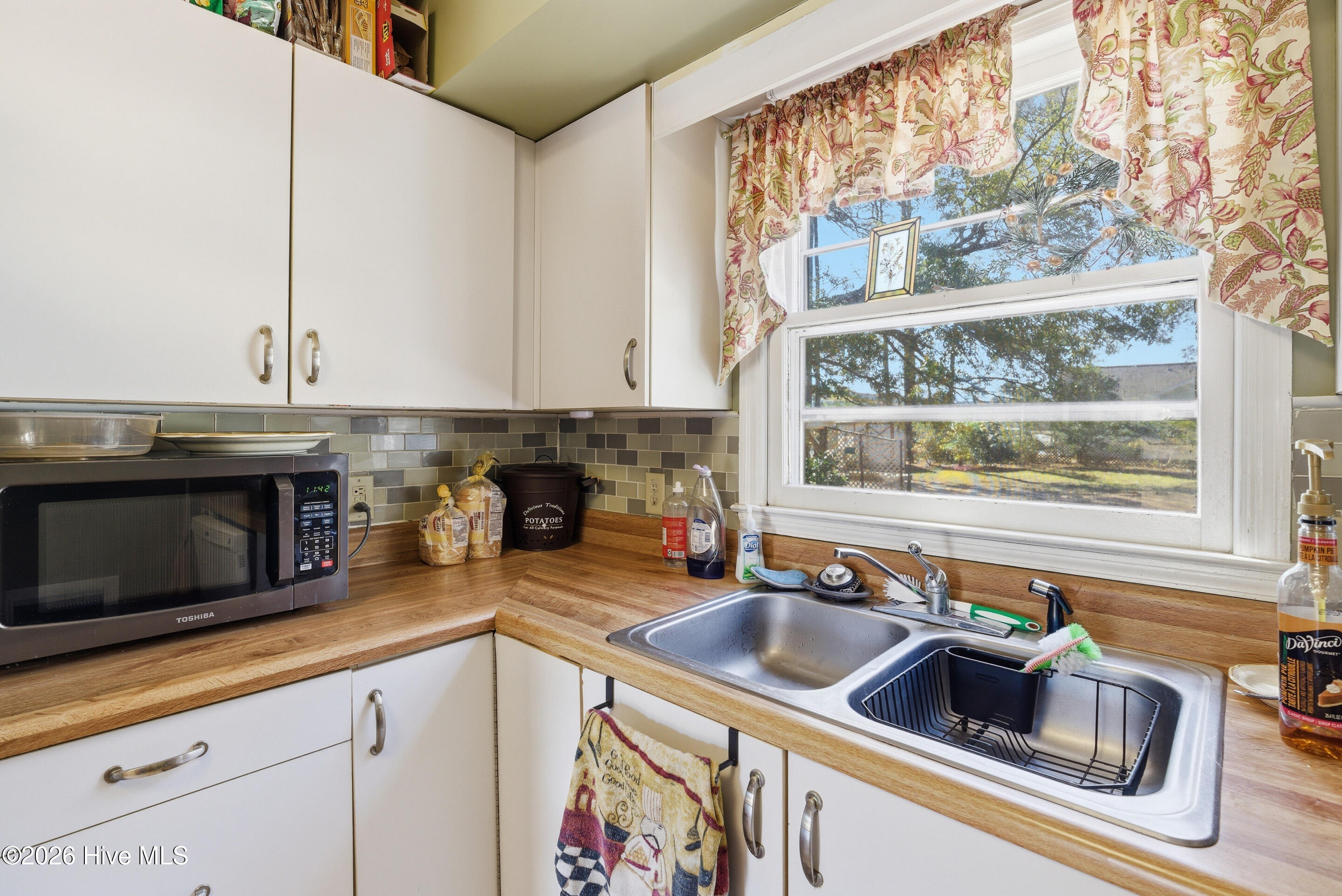 100561616 | Photo 15