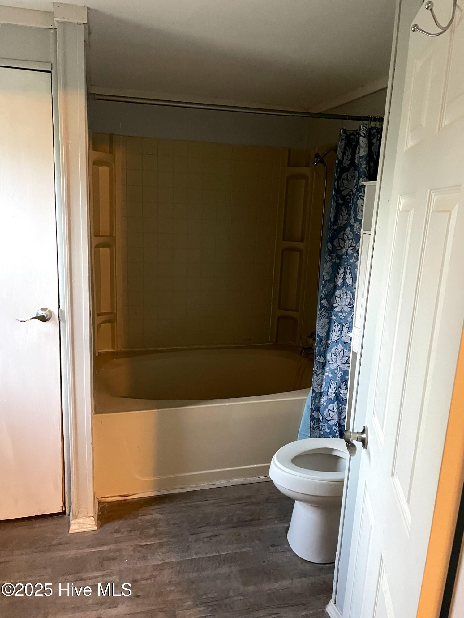 100540035 | Photo 40