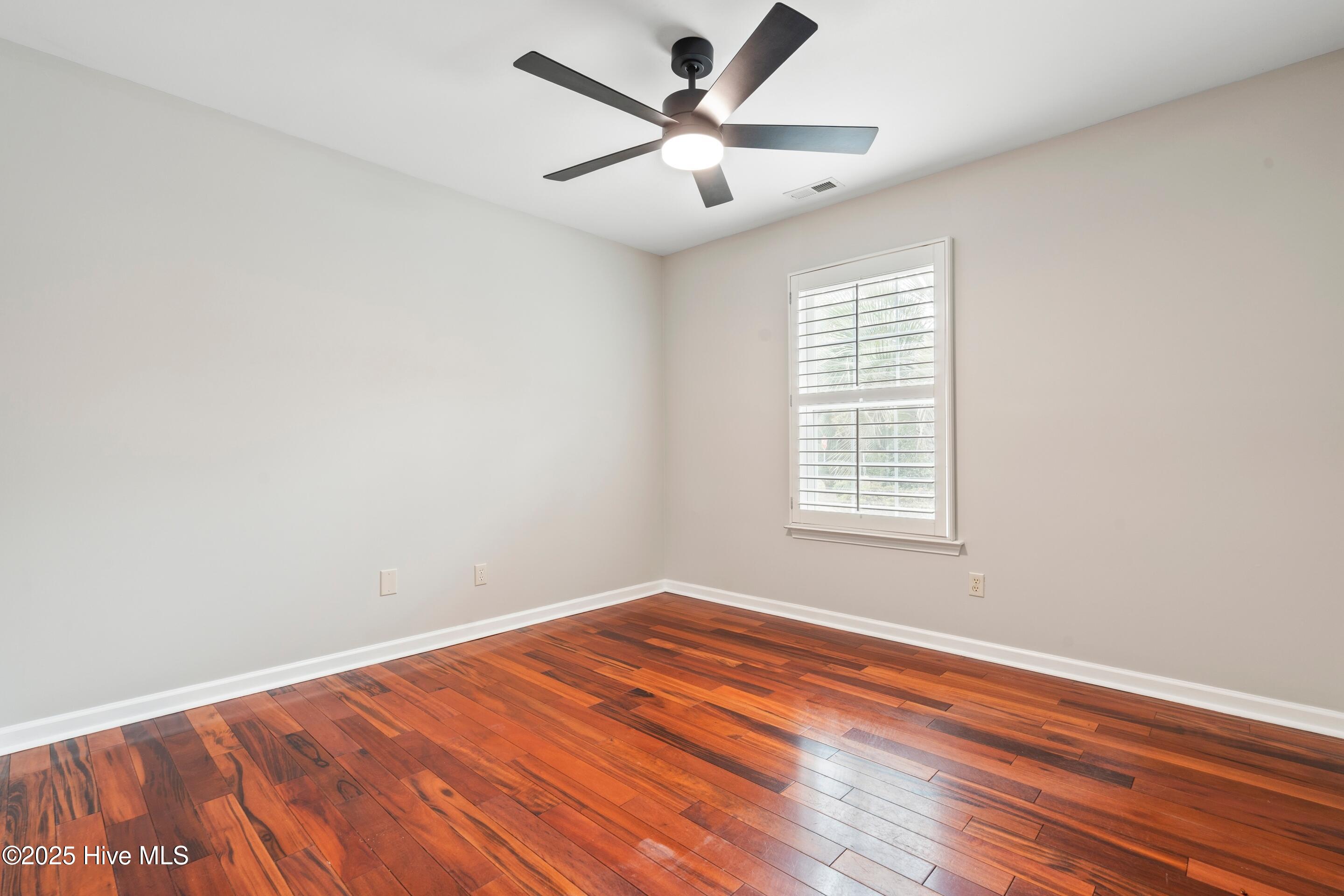 100538877 | Photo 54