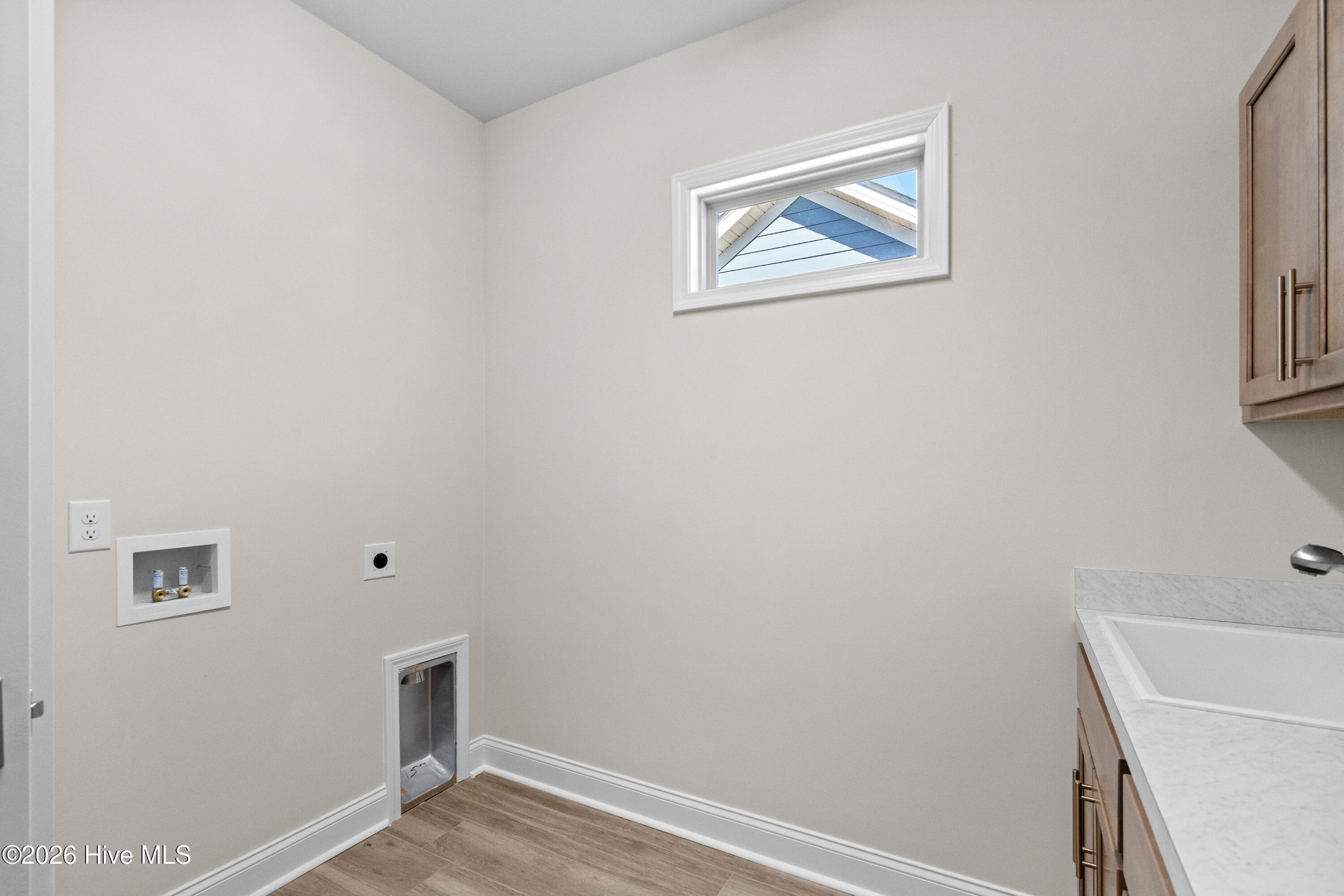 100563444 | Photo 41