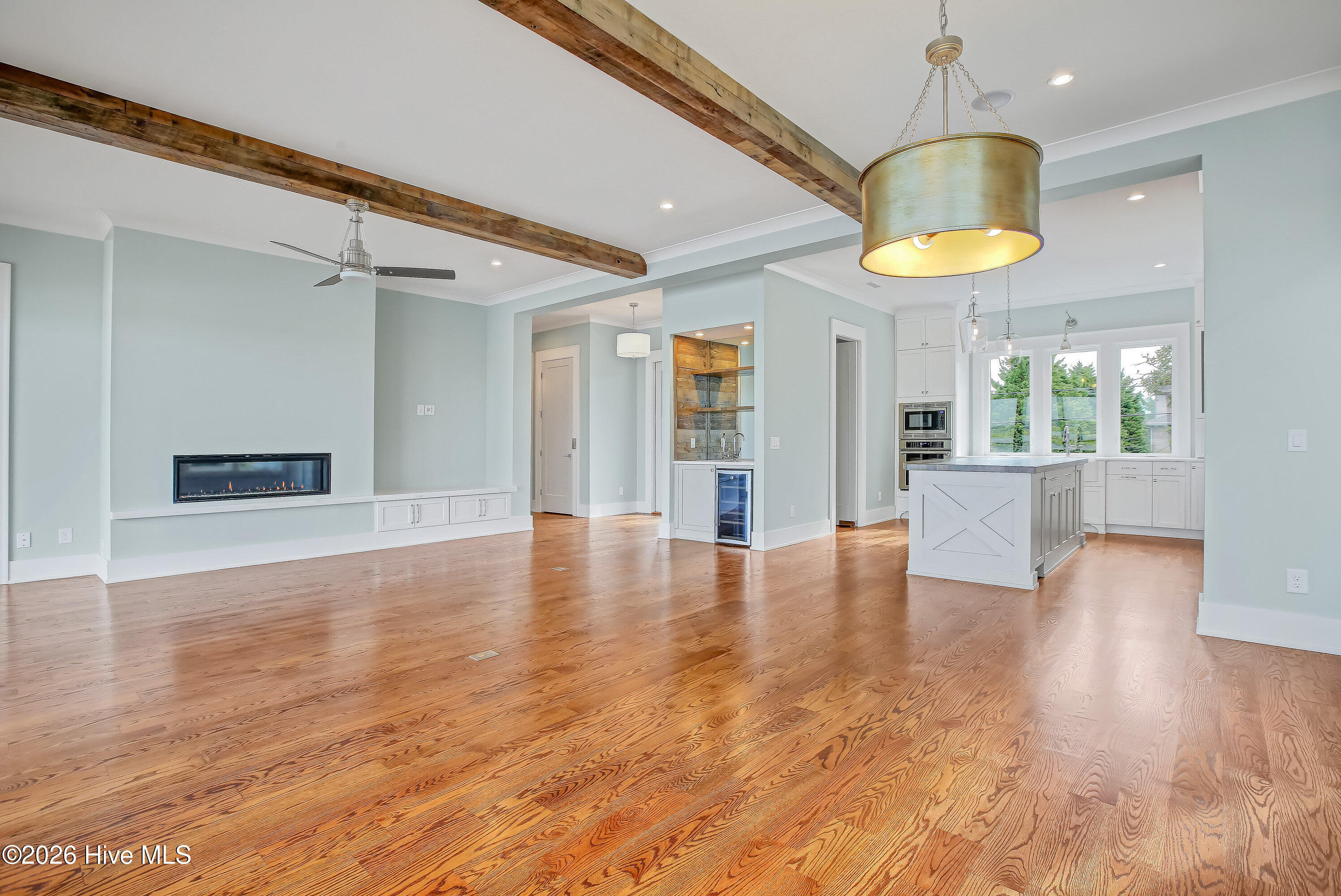 100563584 | Photo 35