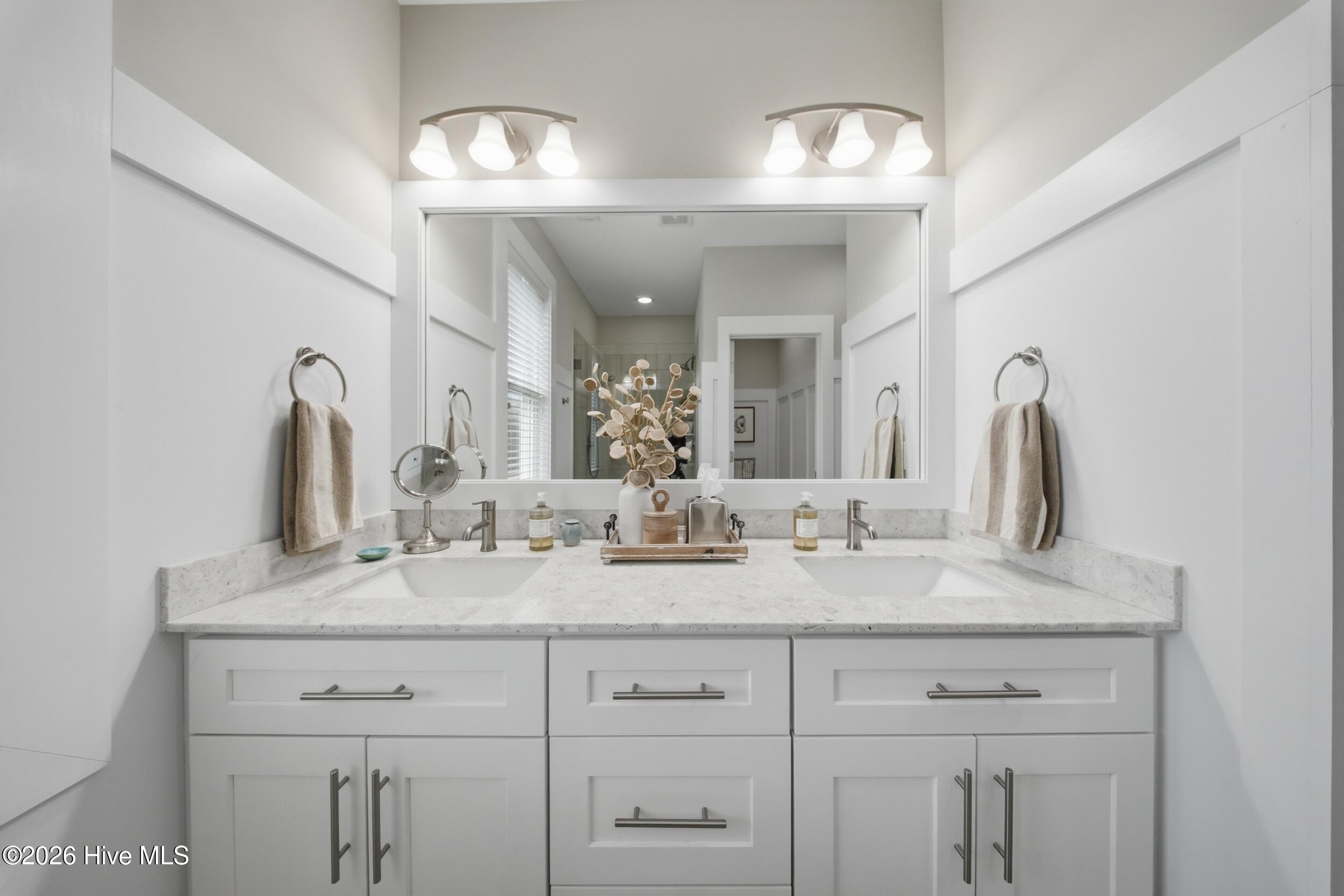 100562493 | Photo 30