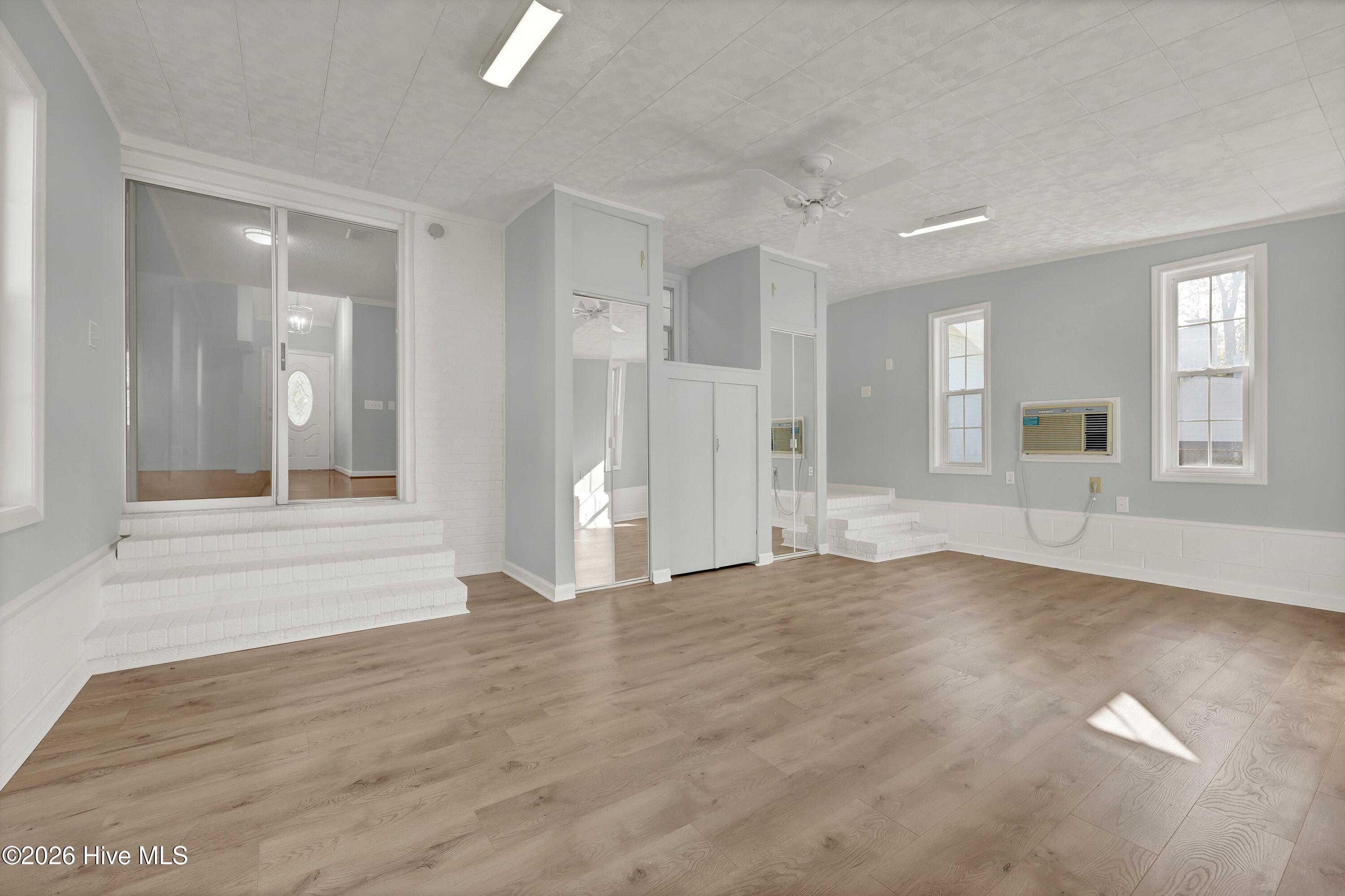 100565144 | Photo 15