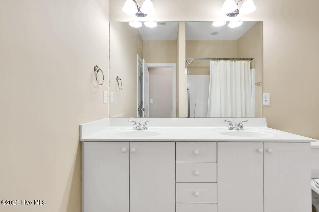 100565781 | Photo 24