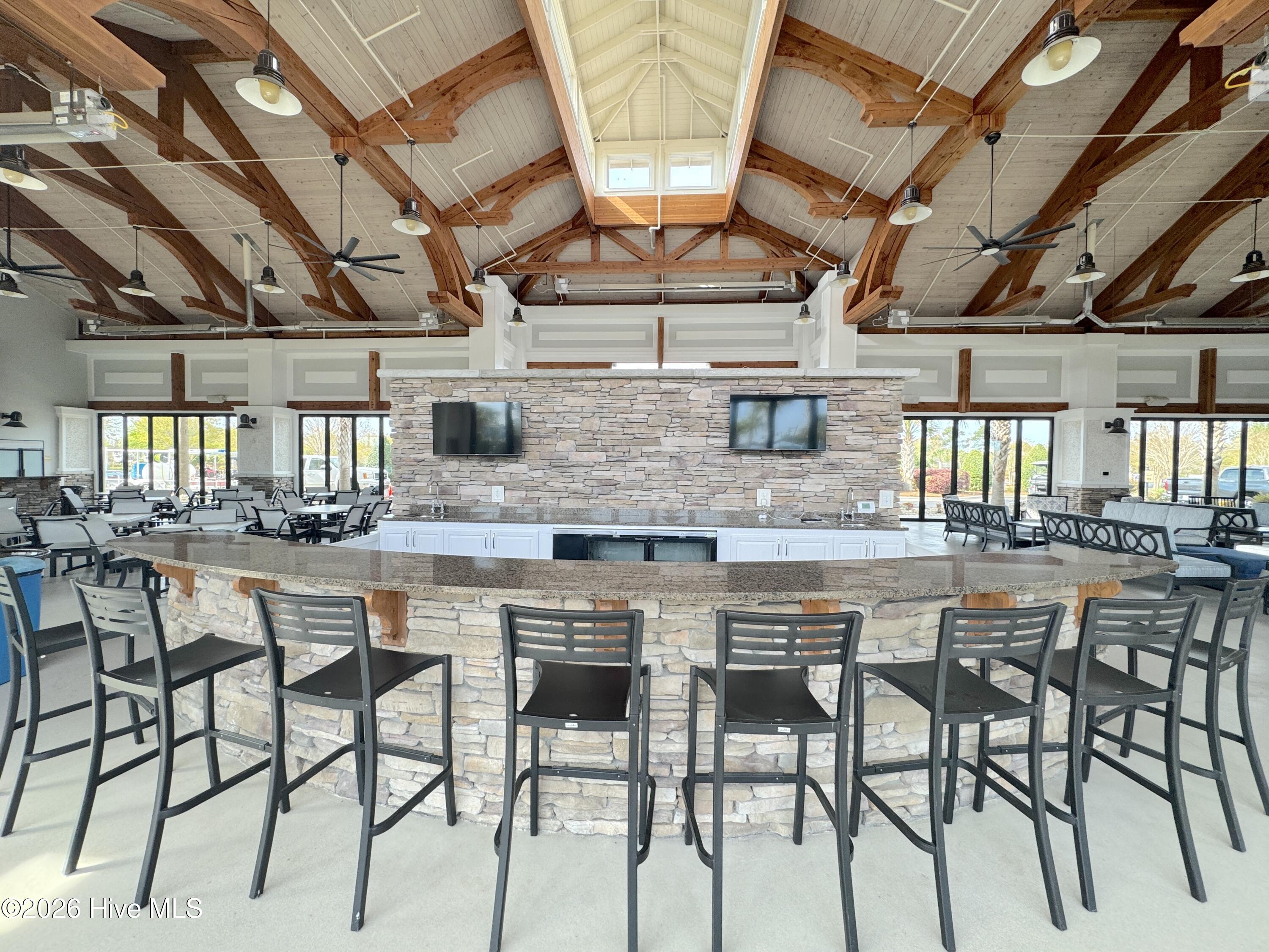 100564015 | Photo 37