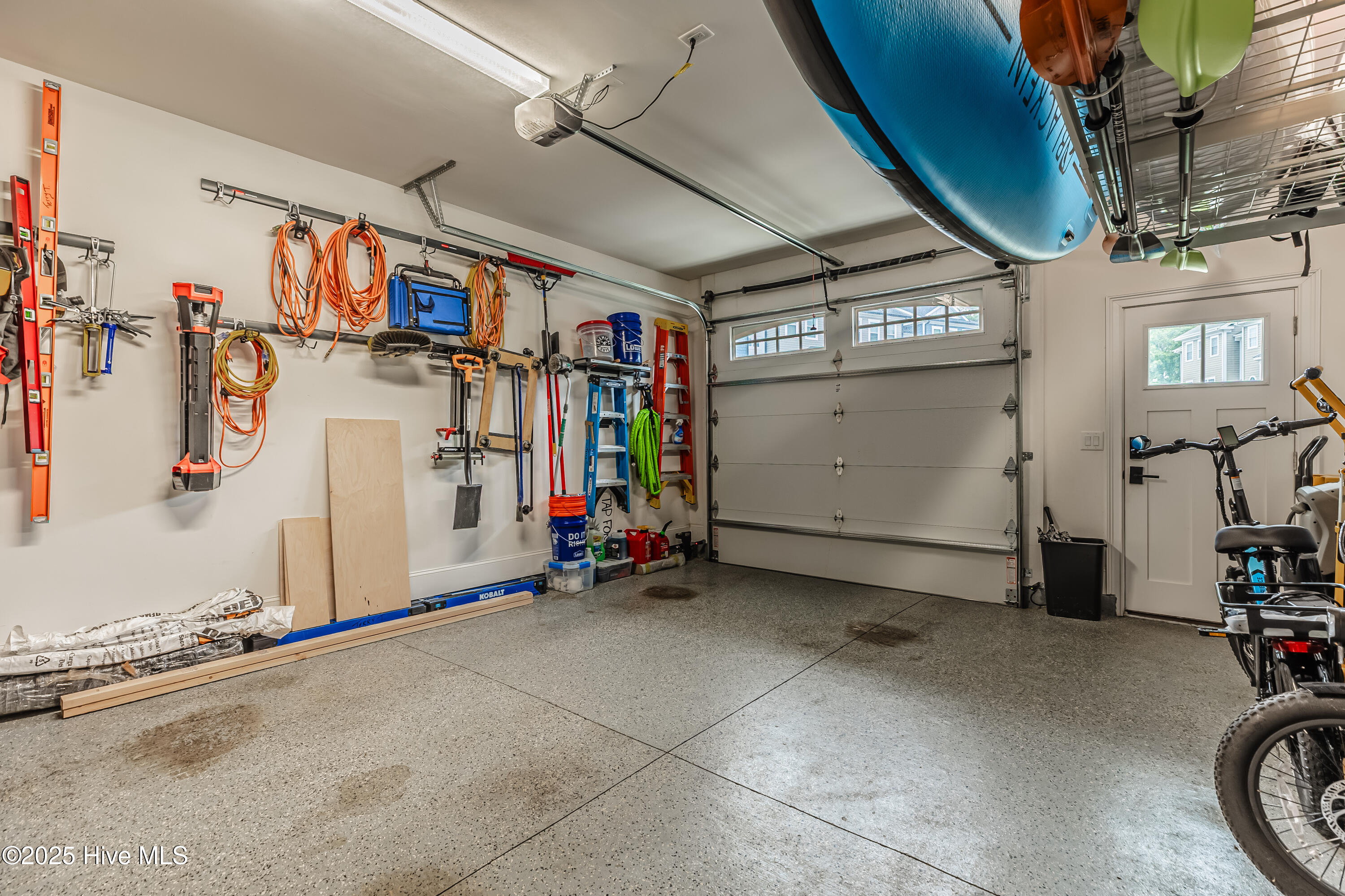 100523933 | Photo 47