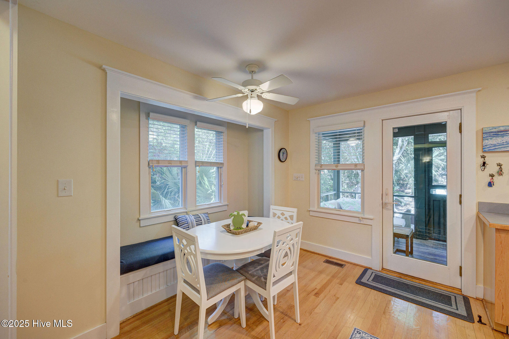 100531577 | Photo 15