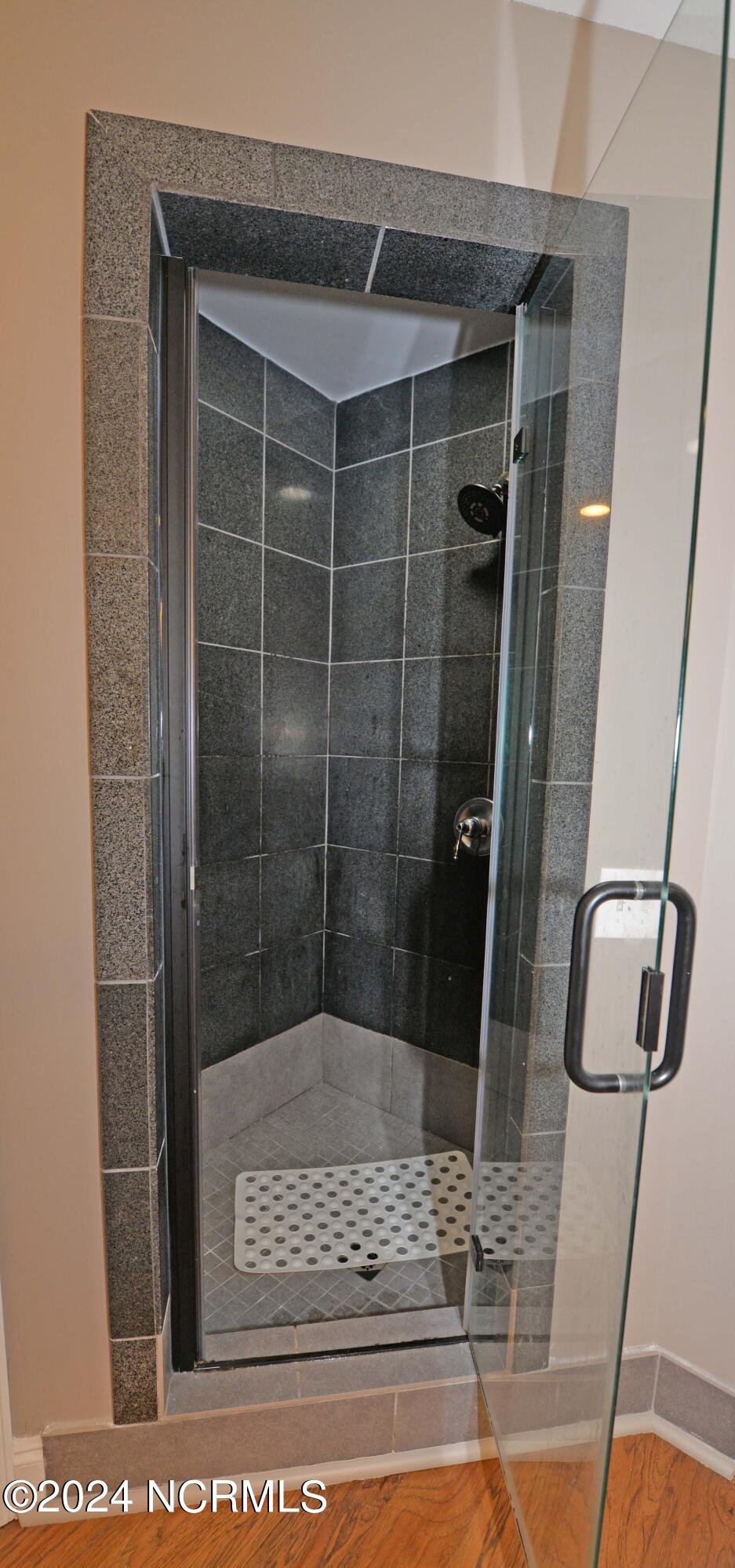 100443482 | Photo 17