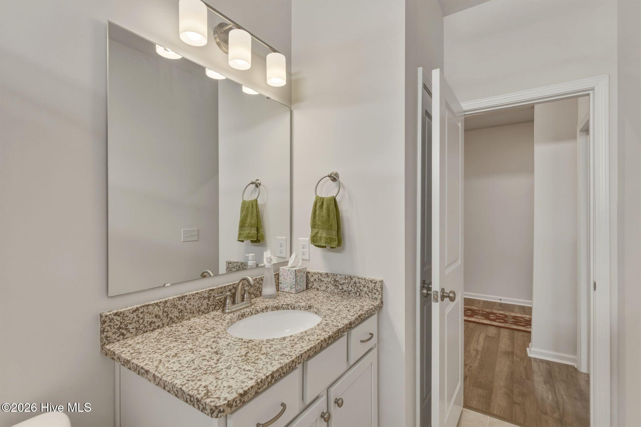 100563254 | Photo 49