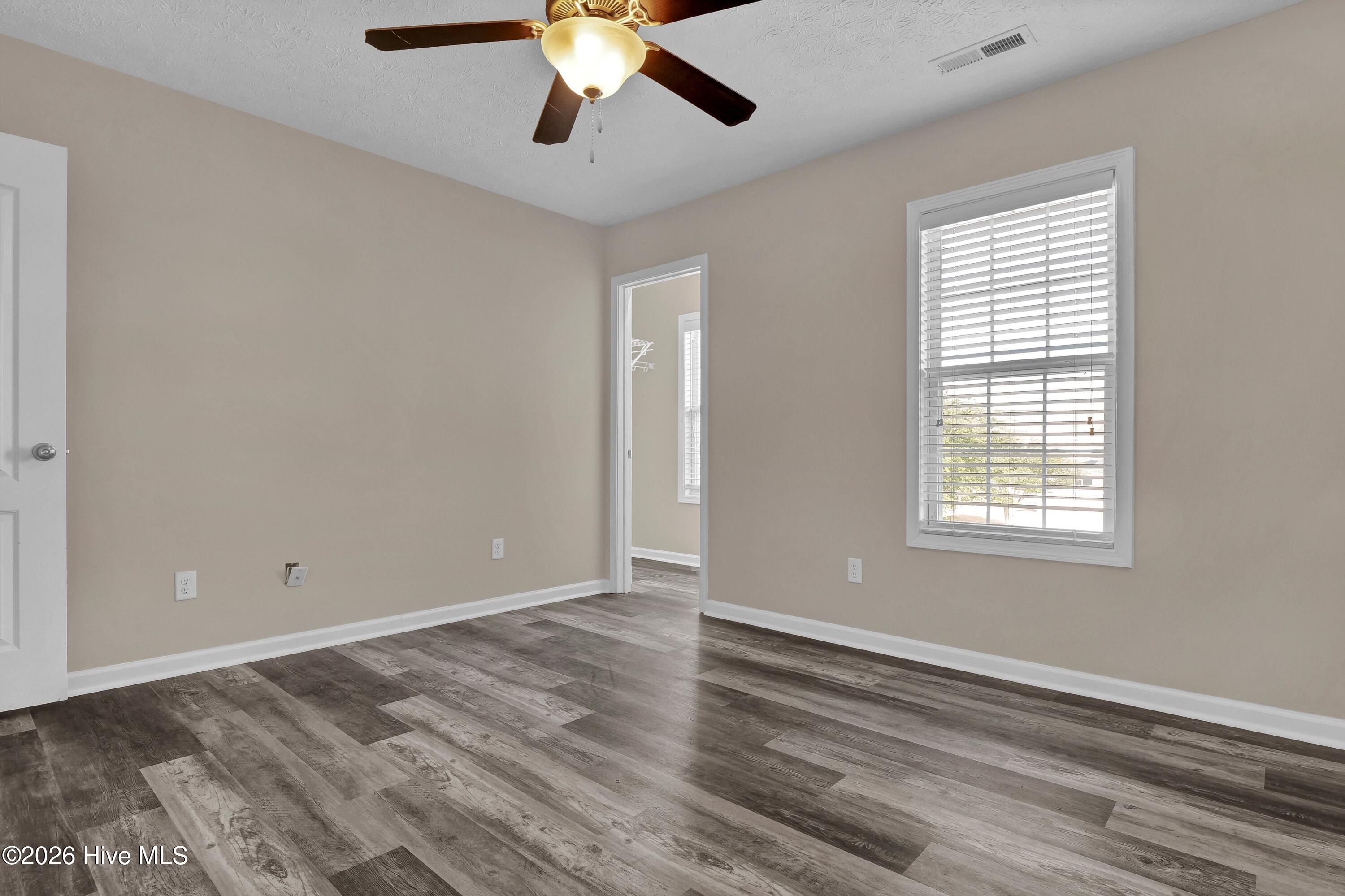 100550927 | Photo 16