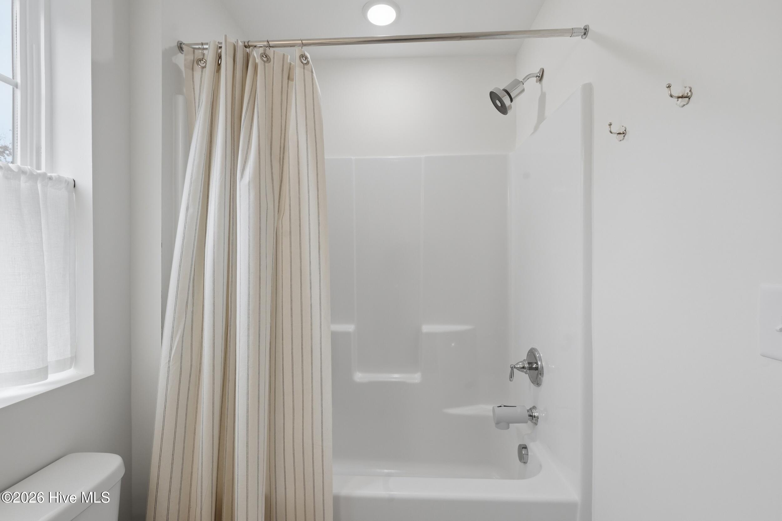 100559477 | Photo 46