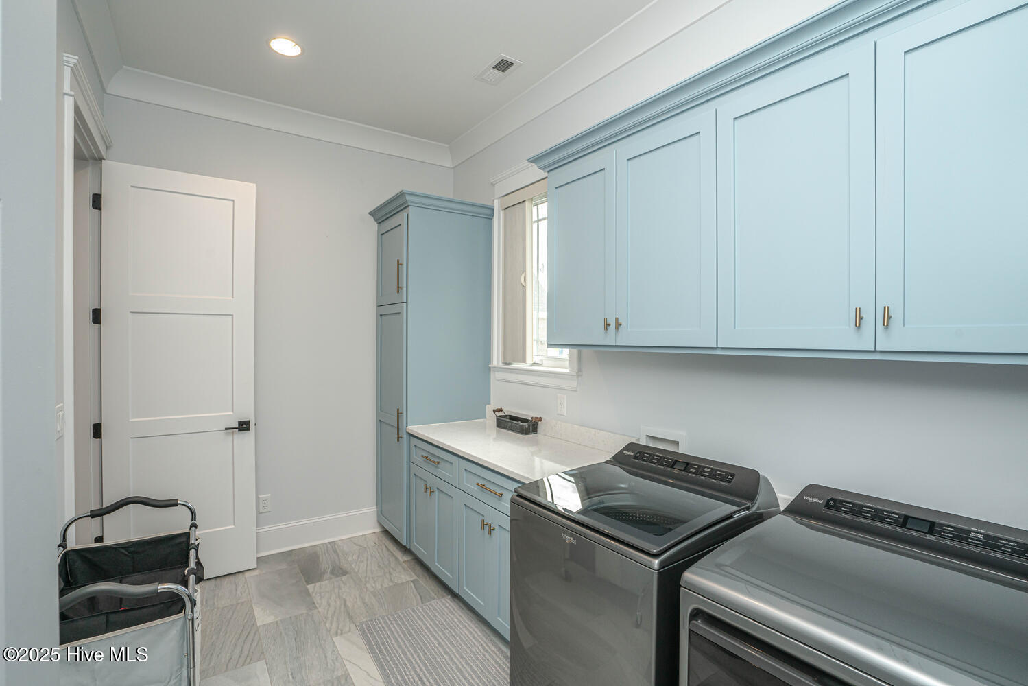 100547698 | Photo 35