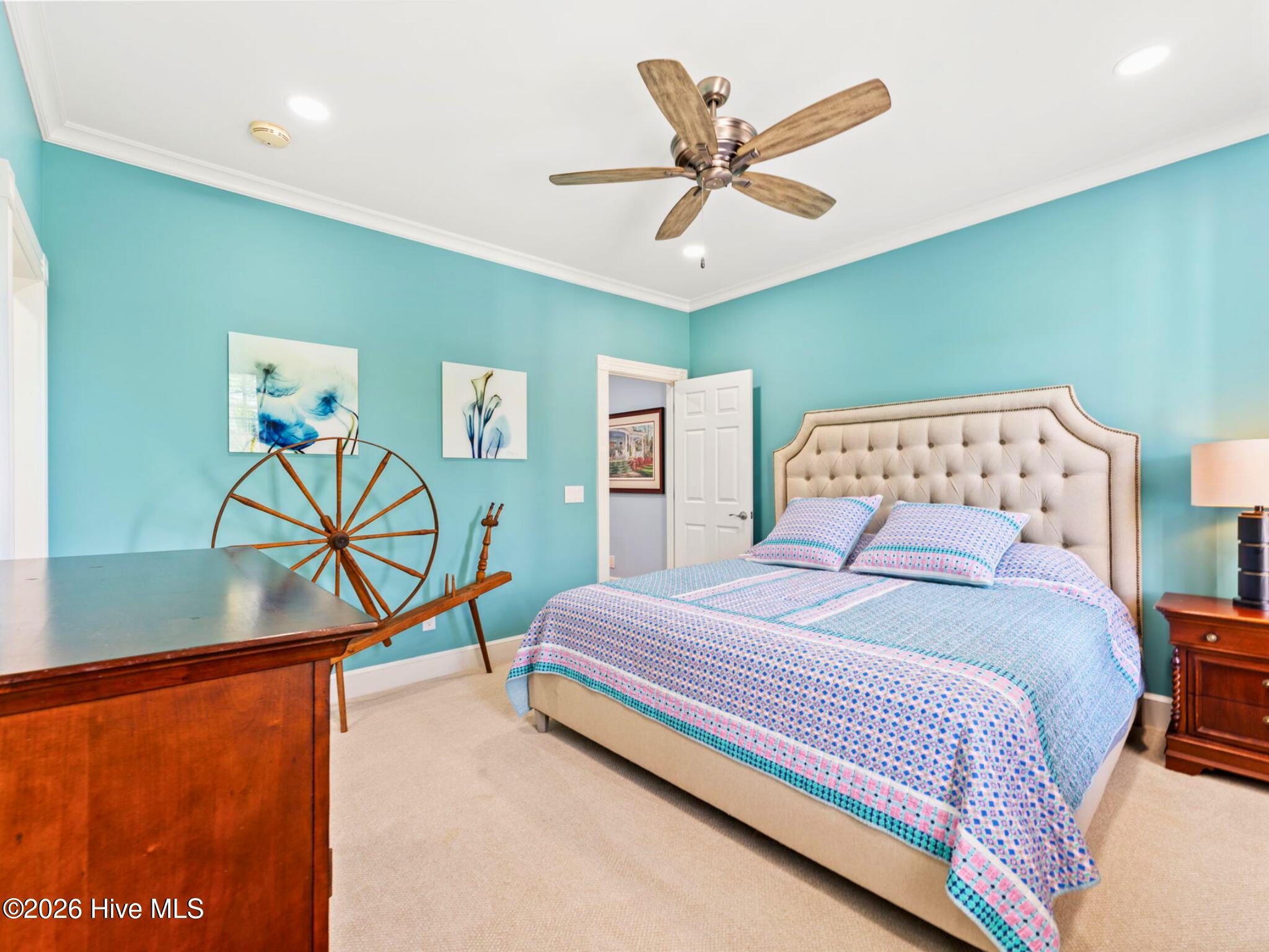 100568629 | Photo 37