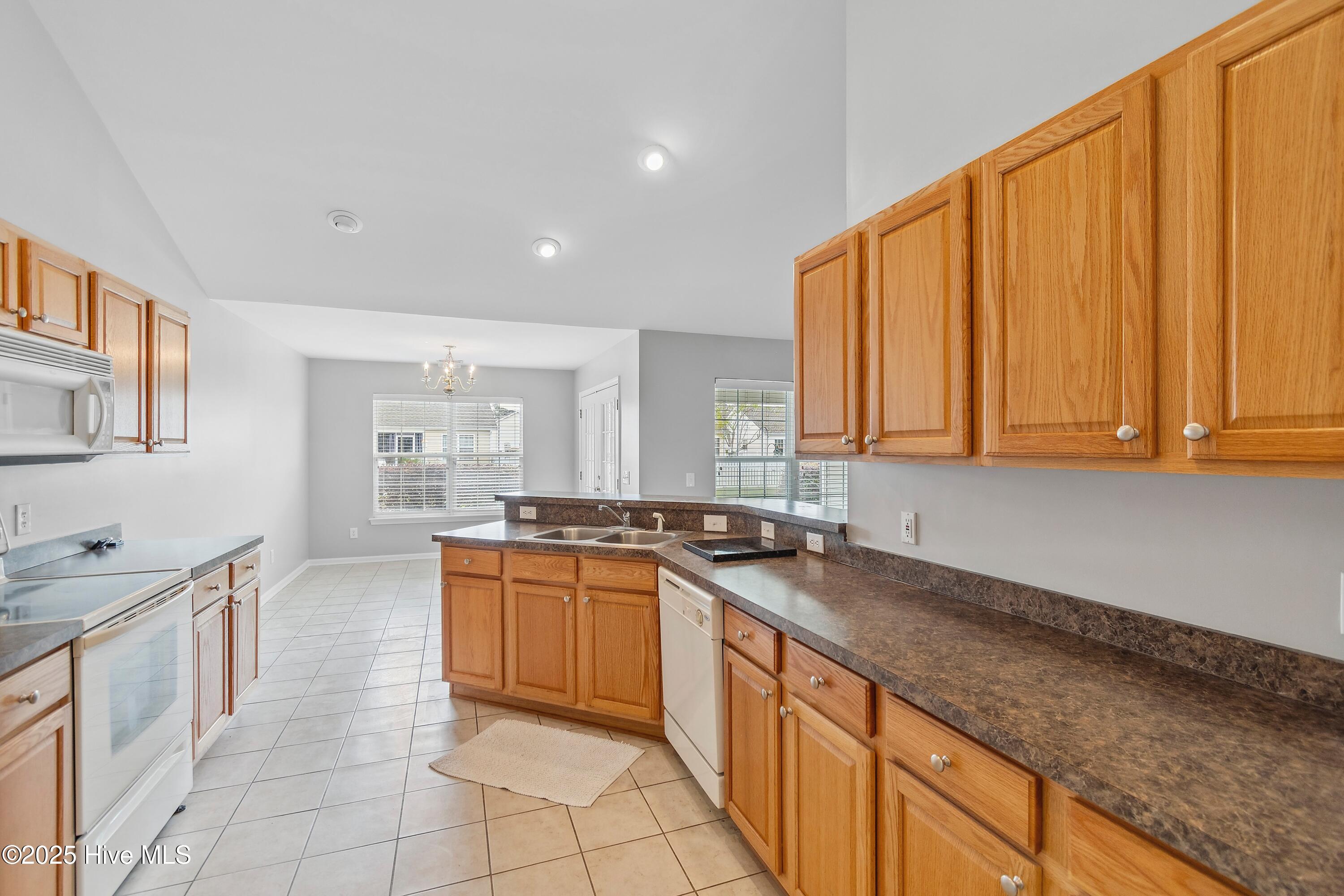 100547243 | Photo 13