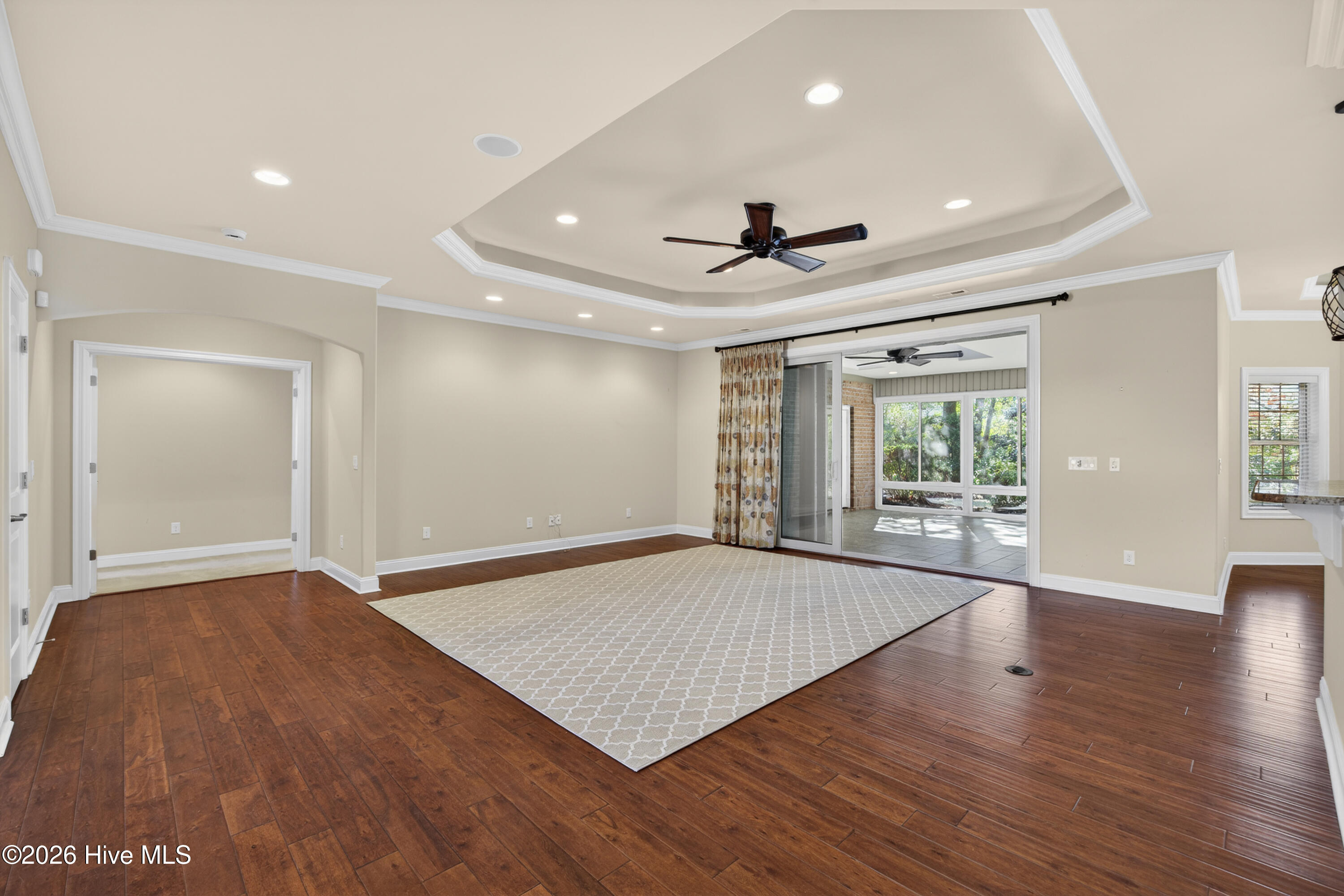 100550633 | Photo 11