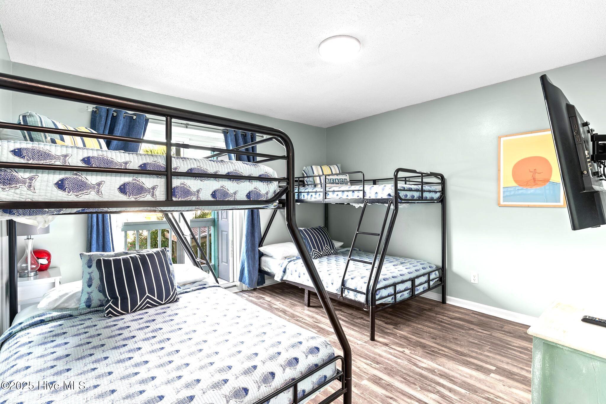 100530114 | Photo 32