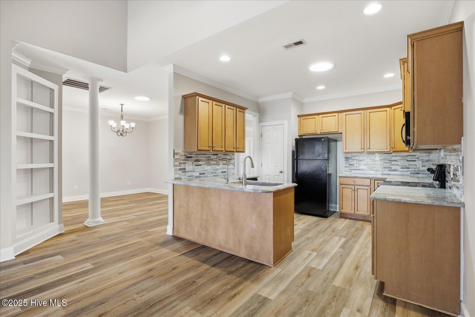 100543356 | Photo 13