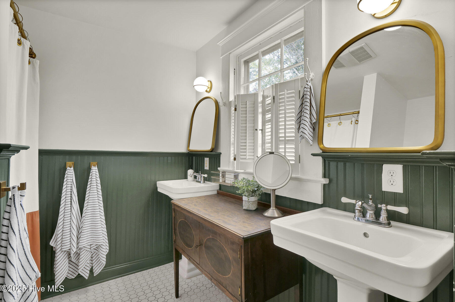 100542151 | Photo 24