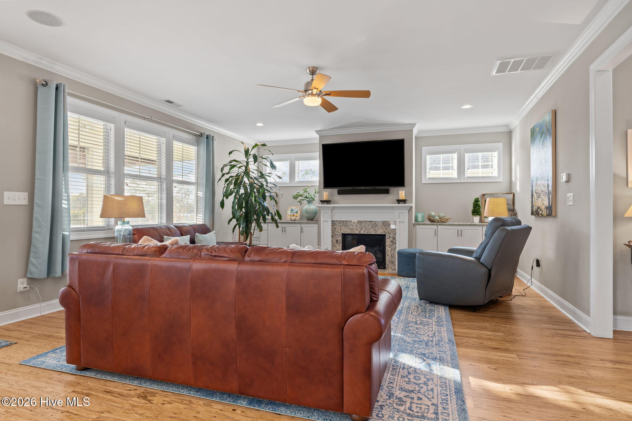 100560344 | Photo 45