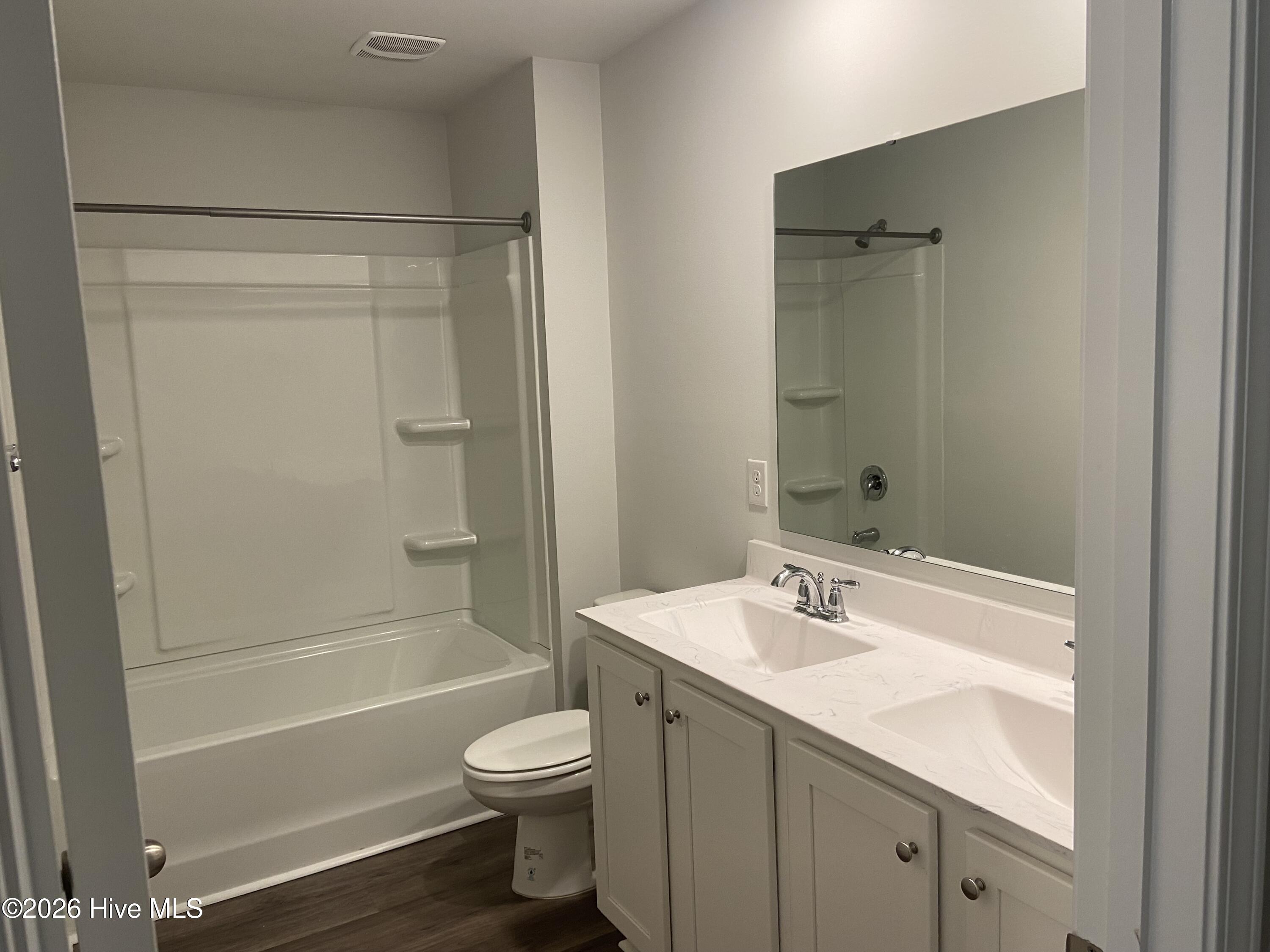 100561980 | Photo 35